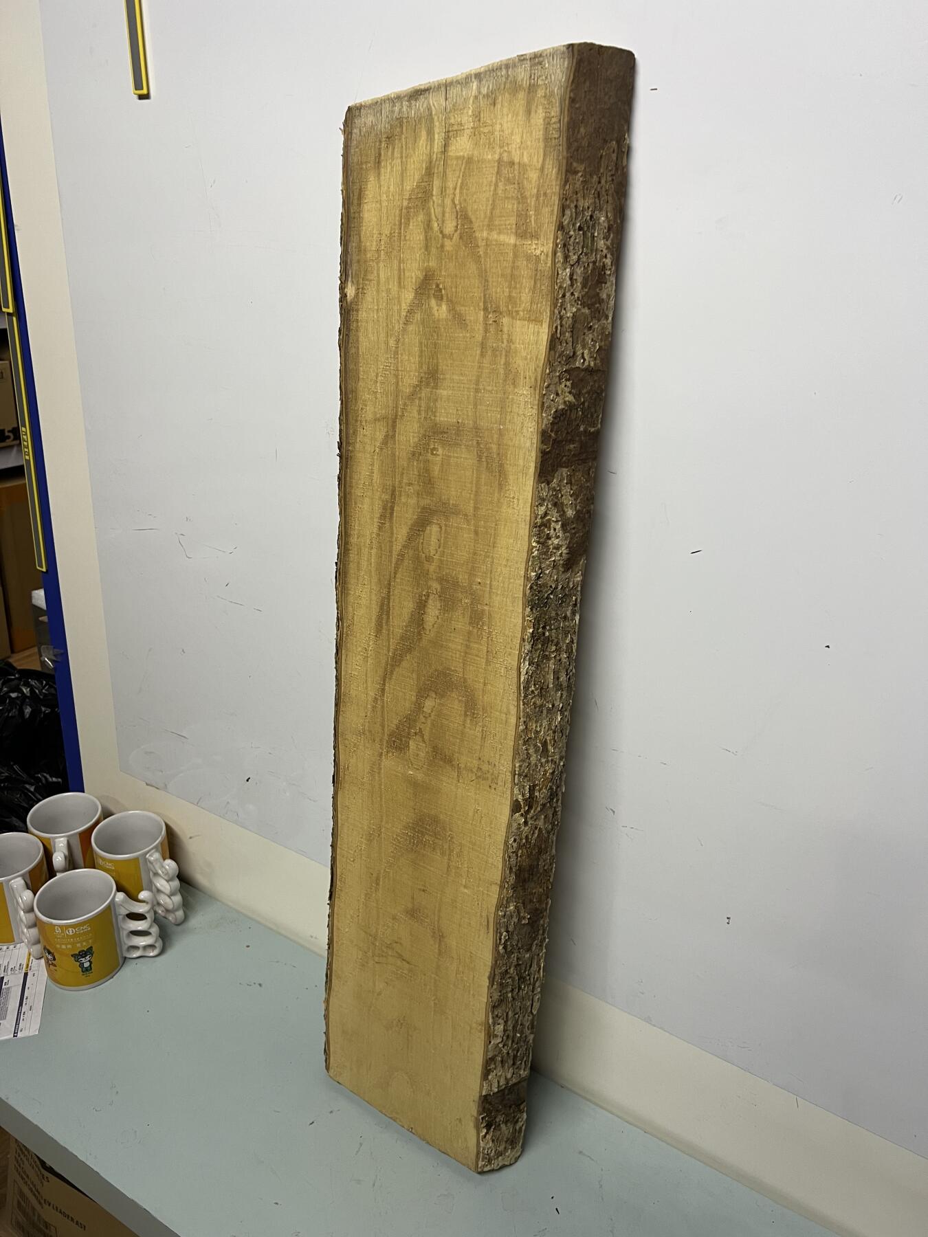 零元拍：NO.60 虎皮纹金丝楠板子，重约十斤多。无需打磨就已经金光闪闪。满金丝药香，尺寸约：85.5/22/4CM