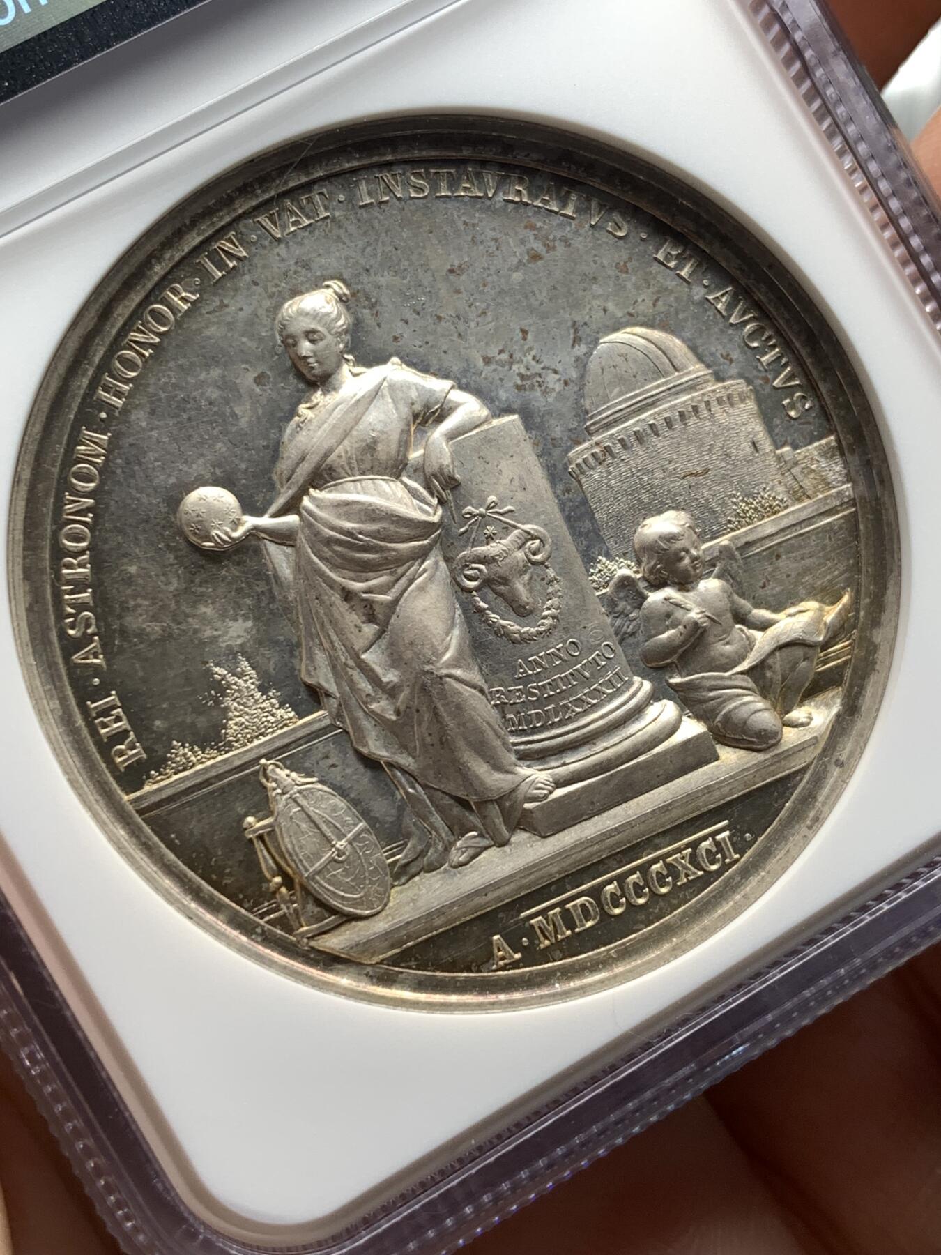 《竞宝斋》第475场 周日，周一 2场连拍 （全场包邮）欢迎送拍 NGC MS63 梵蒂冈1890教皇利奥十三世纪念银章 PL底板 包浆五彩 加厚盒