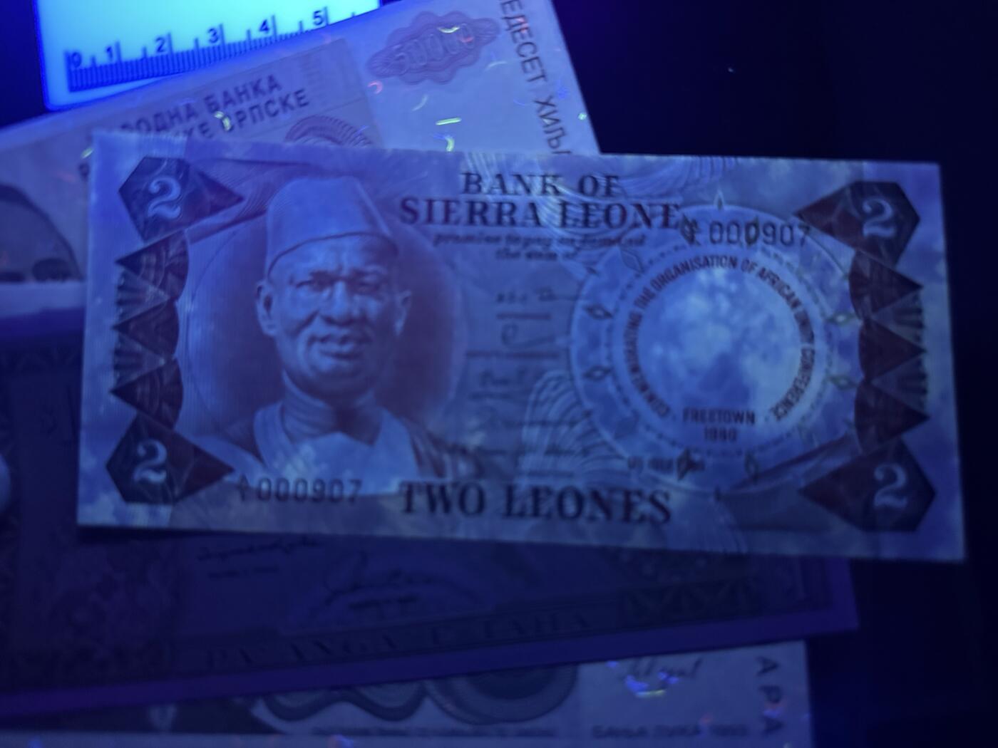 《外钞收藏家》第六百二十二期（精品场）（长期征集拍品、欢迎藏友们联系合作） 斯里兰卡、斯洛文尼亚、汤加等国家17张一起 只有2张非全新 其他全新UNC