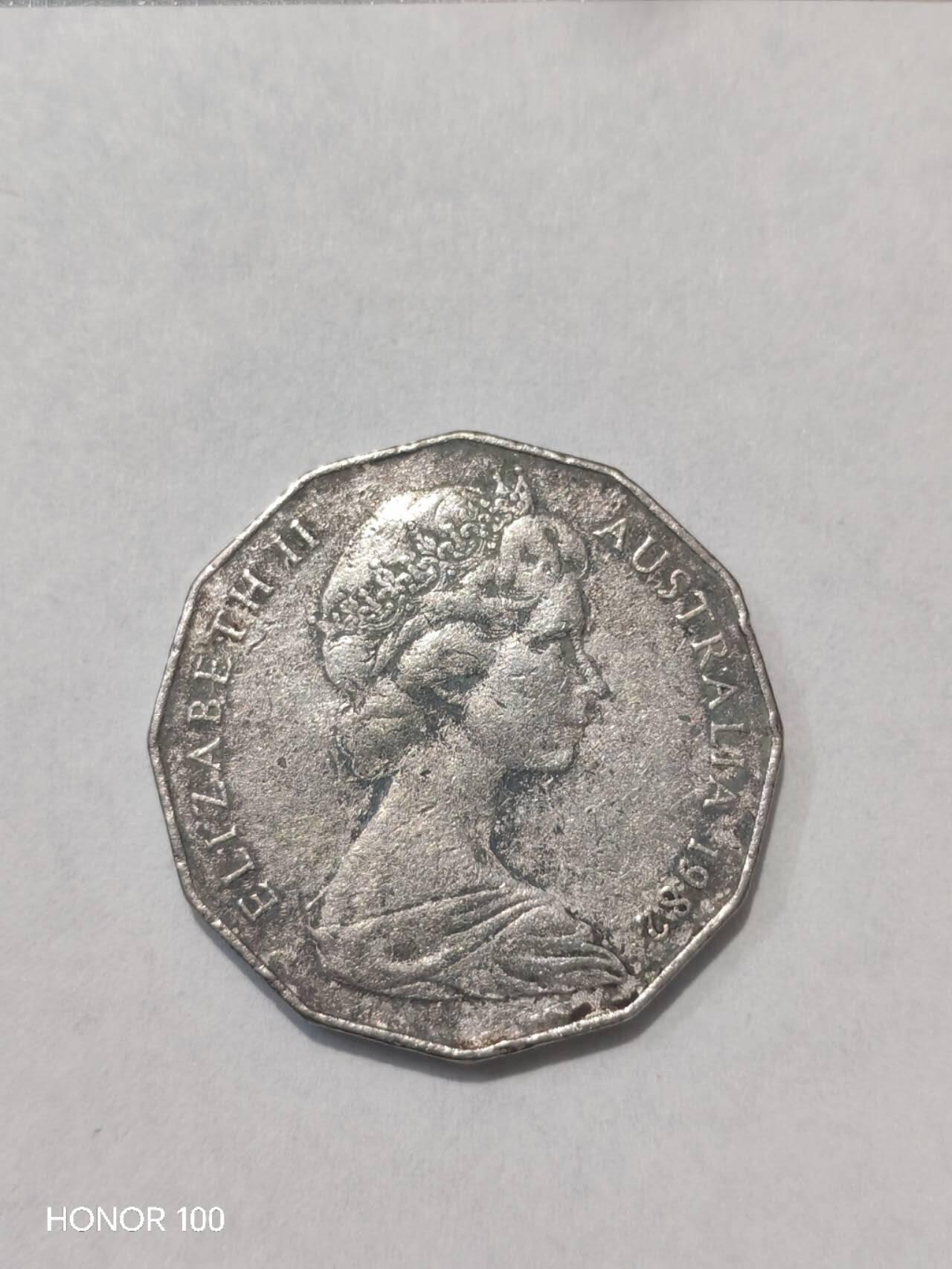 纪念章/纪念币 澳大利亚1982年布里斯班英联邦运动会50分纪念币   这是一枚为纪念第12届英联邦运动会（XII Commonwealth Games）在布里斯班举办而发行的澳大利亚50分流通纪念币。