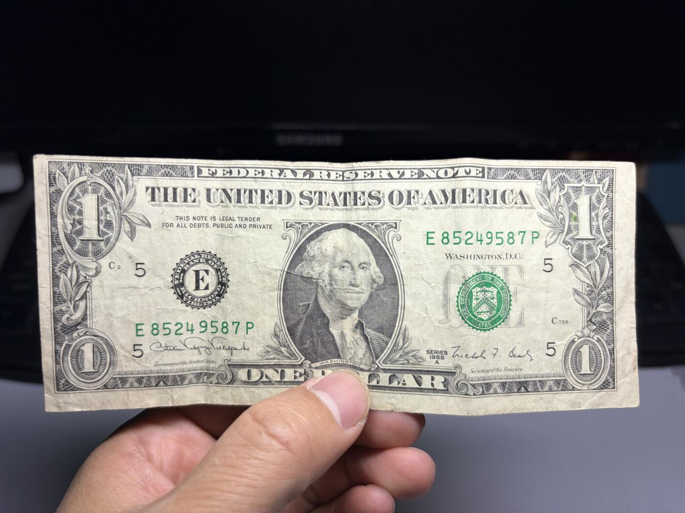 2026年集古藏今外币拍卖第三期-第10场—（总第320拍-纸币专场），本期拍完结算一次，发货时间2-3天，休息几天后继续新的一期拍卖。 1988年美国1美元