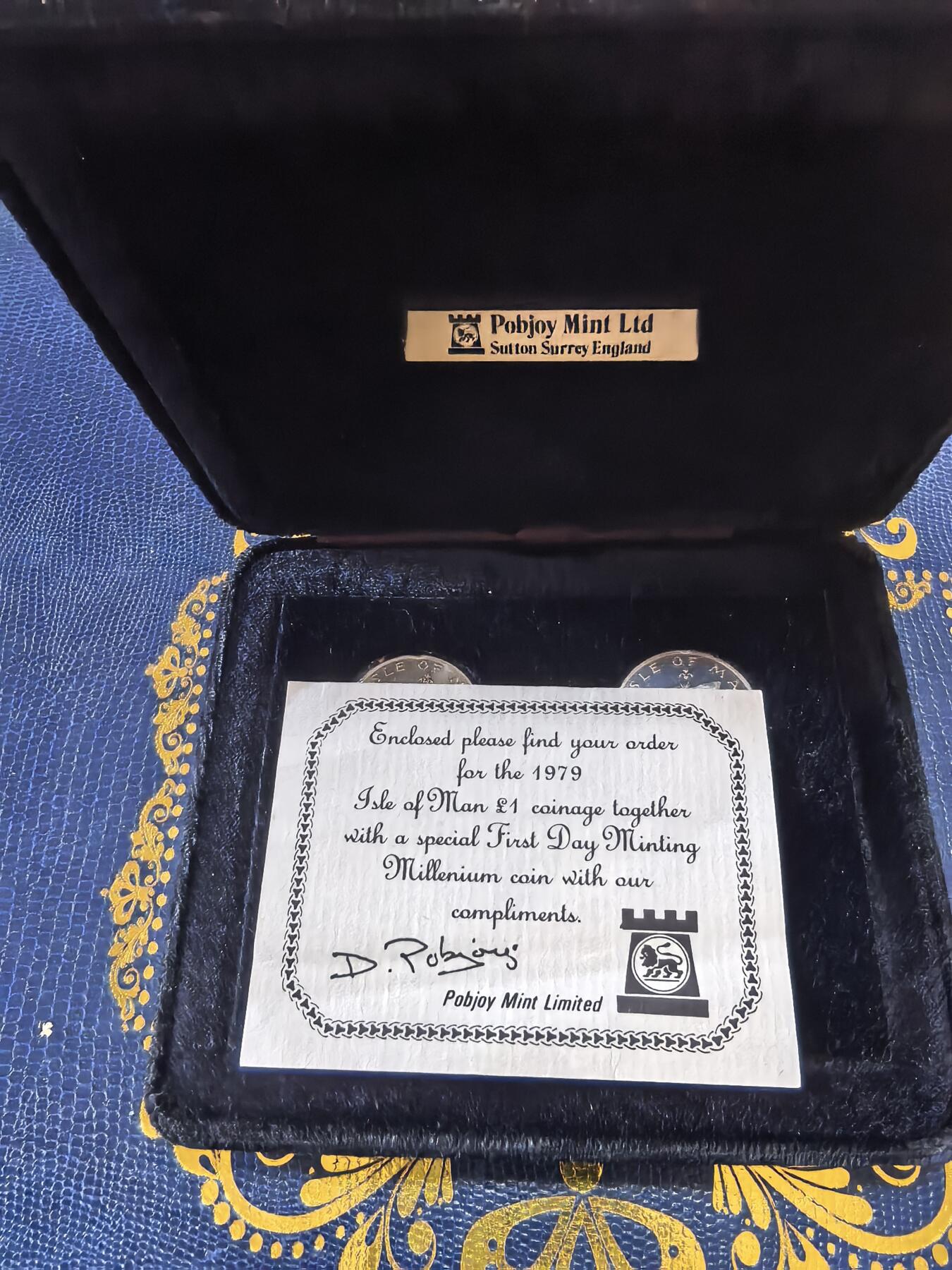 长老汇马年精选第十四场拍卖 1979马恩1镑3枚盒装，含1枚精制银币+精制金属币+流通币，盒证全