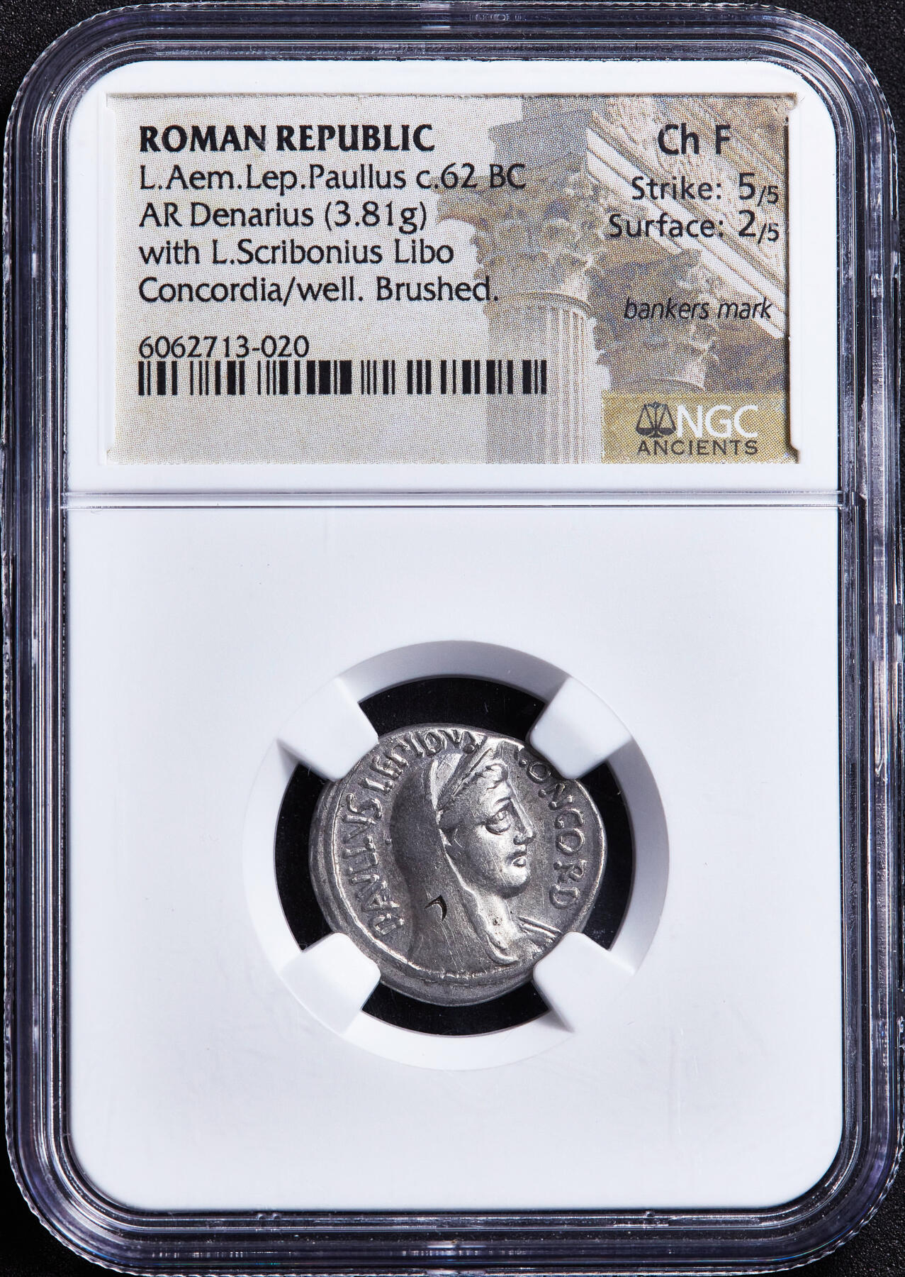 【俄甄集藏】2026年(050)04-01星期三 晚 19:30 全场包邮 古罗马共和国公元前62年和谐女神1第纳尔银币，NGC ChF(Str 5/5, Sur 2/5)，正面和谐女神披纱像，背面是井栏，装饰有竖琴和月桂枝，直径20mm，重3.81克
