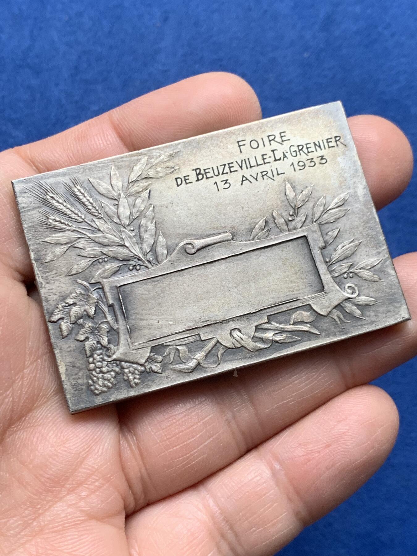 《竞宝斋》第475场 周日，周一 2场连拍 （全场包邮）欢迎送拍 法国农业部颁发方型镀银铜章 71.5克 57*39.5mm 正方形铜标