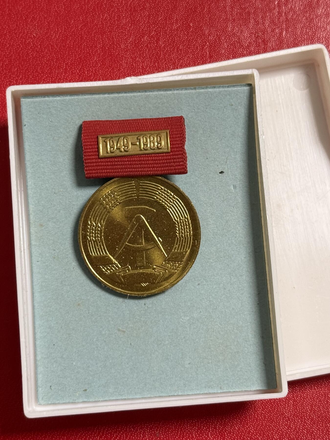 韵星假日军品类拍卖第50期 民主德国建国四十周年纪念奖章带原盒