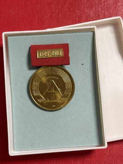 韵星假日军品类拍卖第50期 - 民主德国建国四十周年纪念奖章带原盒