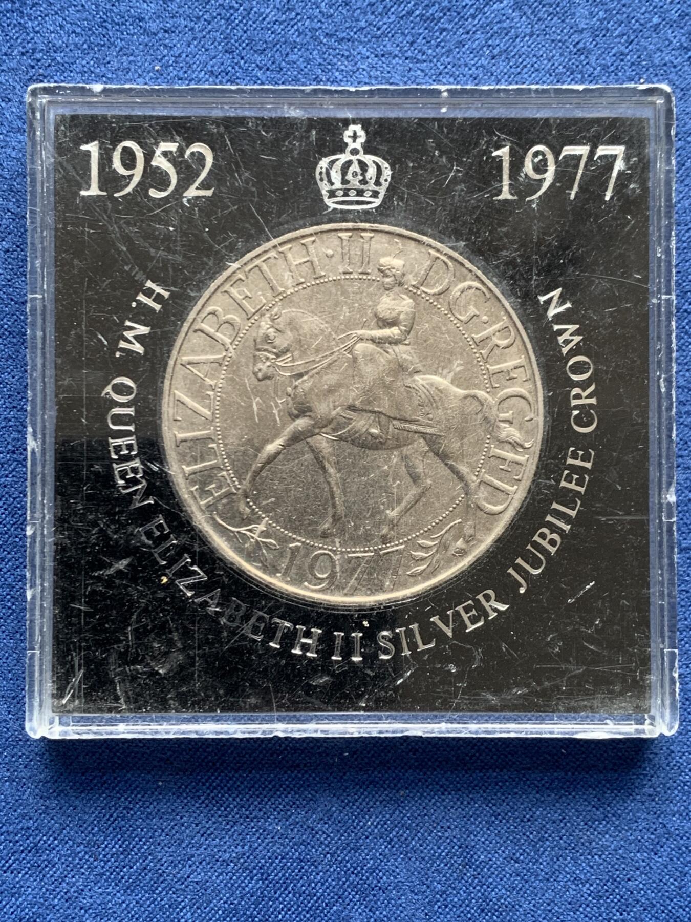 《竞宝斋》第475场 周日，周一 2场连拍 （全场包邮）欢迎送拍 盒装 英国1977年伊丽莎白二世登基25周年（银禧）25便士纪念币（克朗型）