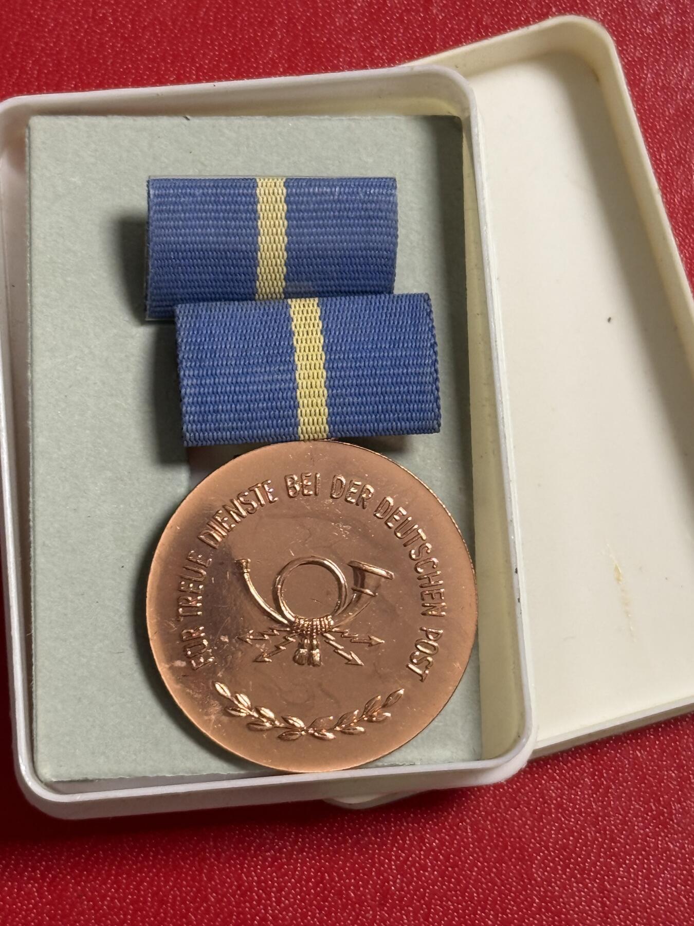韵星假日军品类拍卖第50期 民主德国铜级邮政部忠诚服务奖章带原盒略