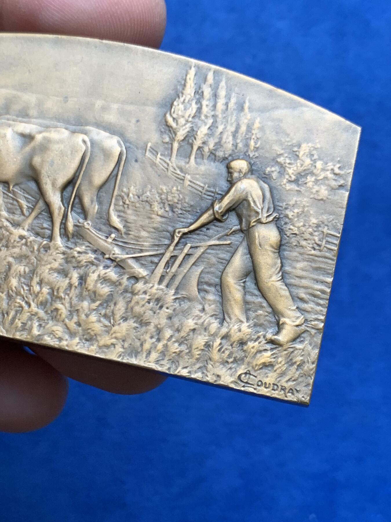 《竞宝斋》第475场 周日，周一 2场连拍 （全场包邮）欢迎送拍 法国田园风光-农忙耕作方型大铜章 92.6克 43*69.2mm 丰饶角铜标