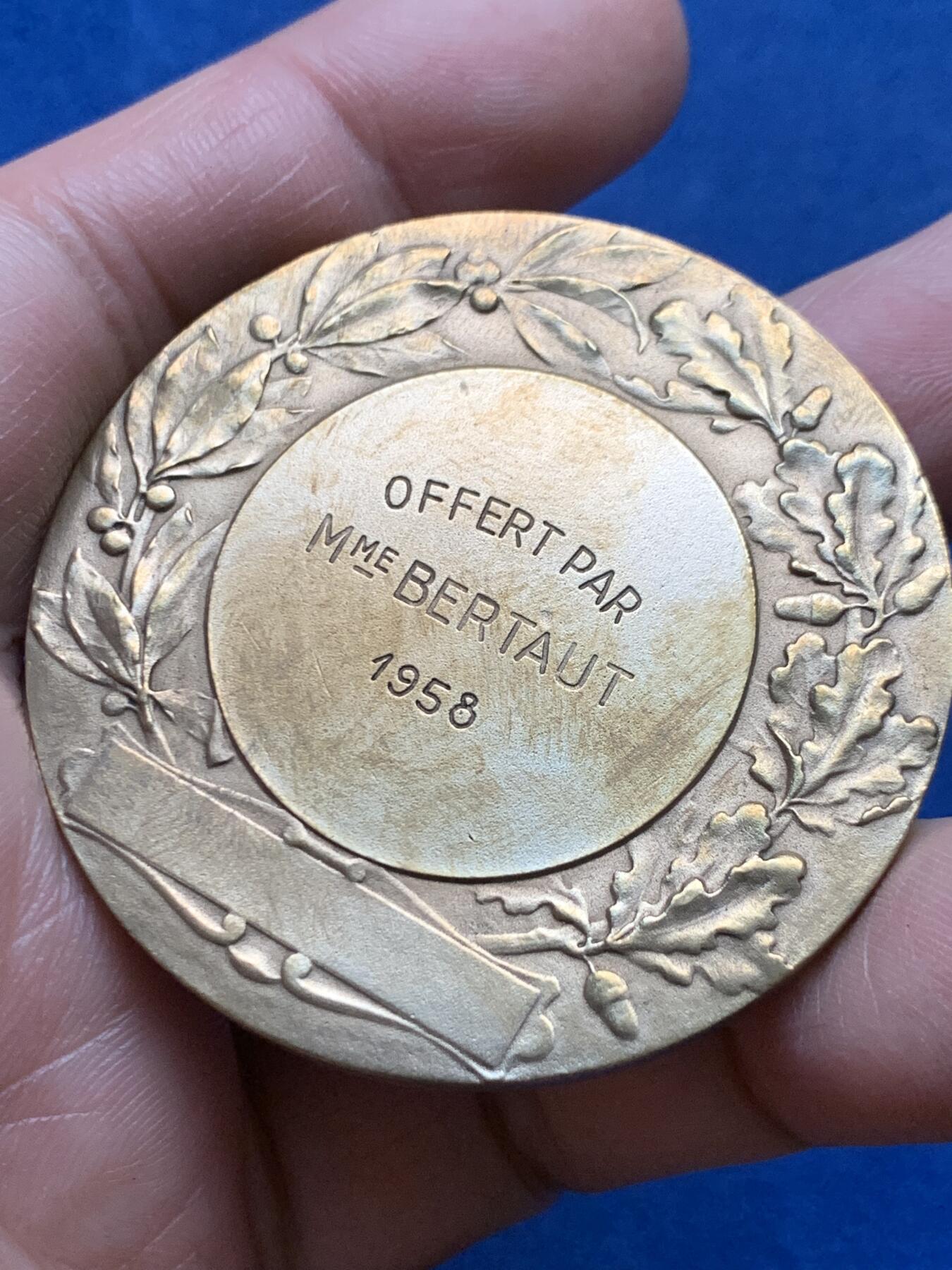 《竞宝斋》第475场 周日，周一 2场连拍 （全场包邮）欢迎送拍 法国狩猎者纪念铜章 50.2克 49.3mm 带盒