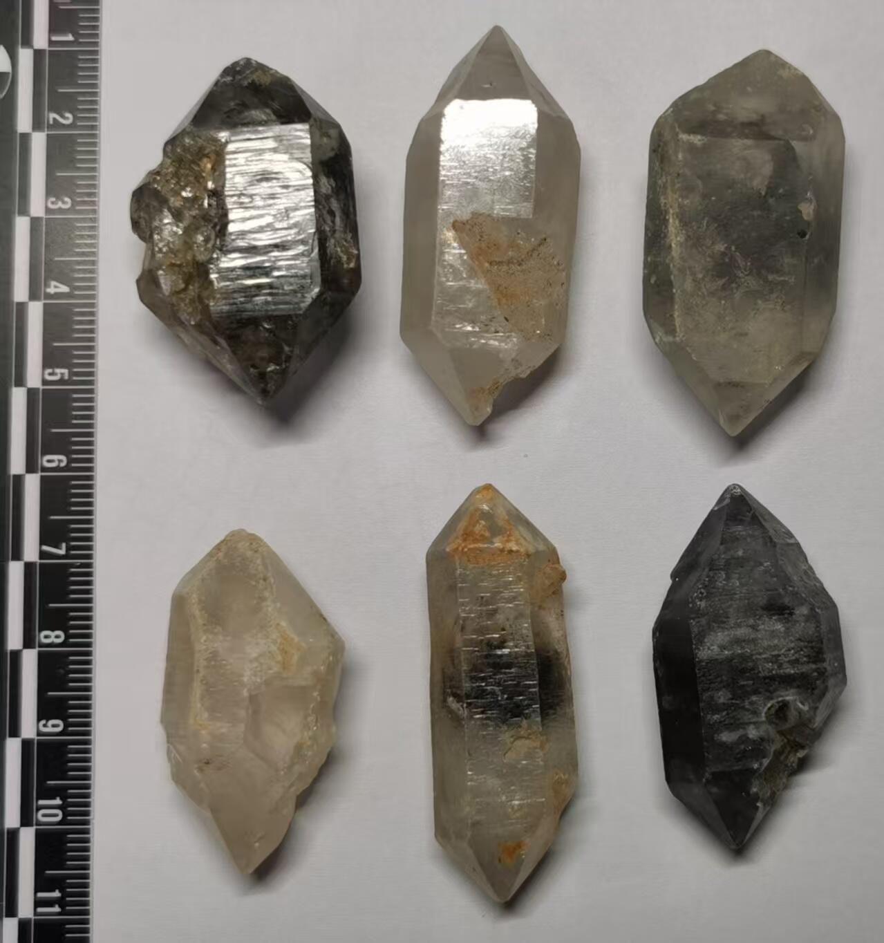 七河·水晶矿标化石杂件小拍（总第43期）（周四结标） 藏家出品X723（11） 比较大个头的云贵闪灵水晶原石，一组 6 件 