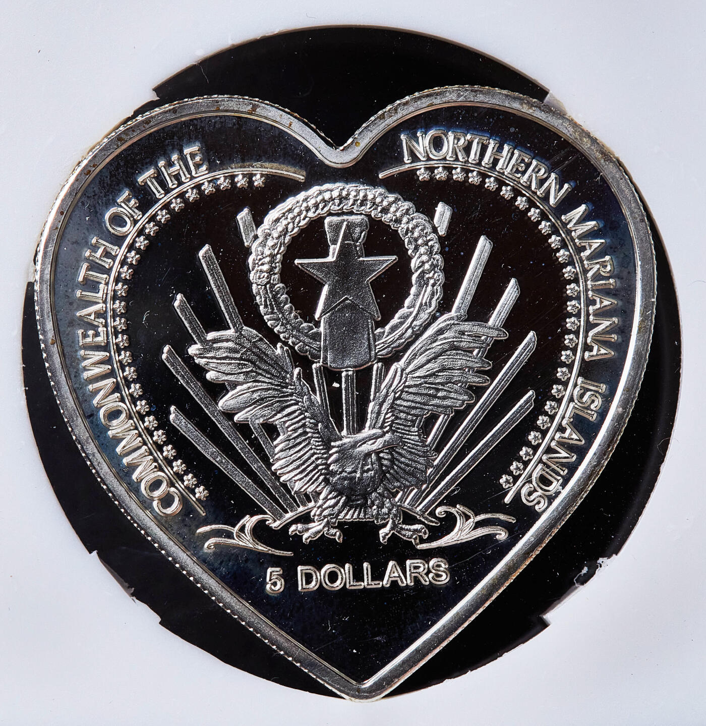 【俄甄集藏】2026年(050)04-01星期三 晚 19:30 全场包邮 美属北马里亚纳群岛2005年永恒的爱情人节主题心形彩绘滴胶工艺5元精制大银币，信泰 PF68UC，重（不含滴胶部分）：25克，925银，发行量1888枚，少见品种