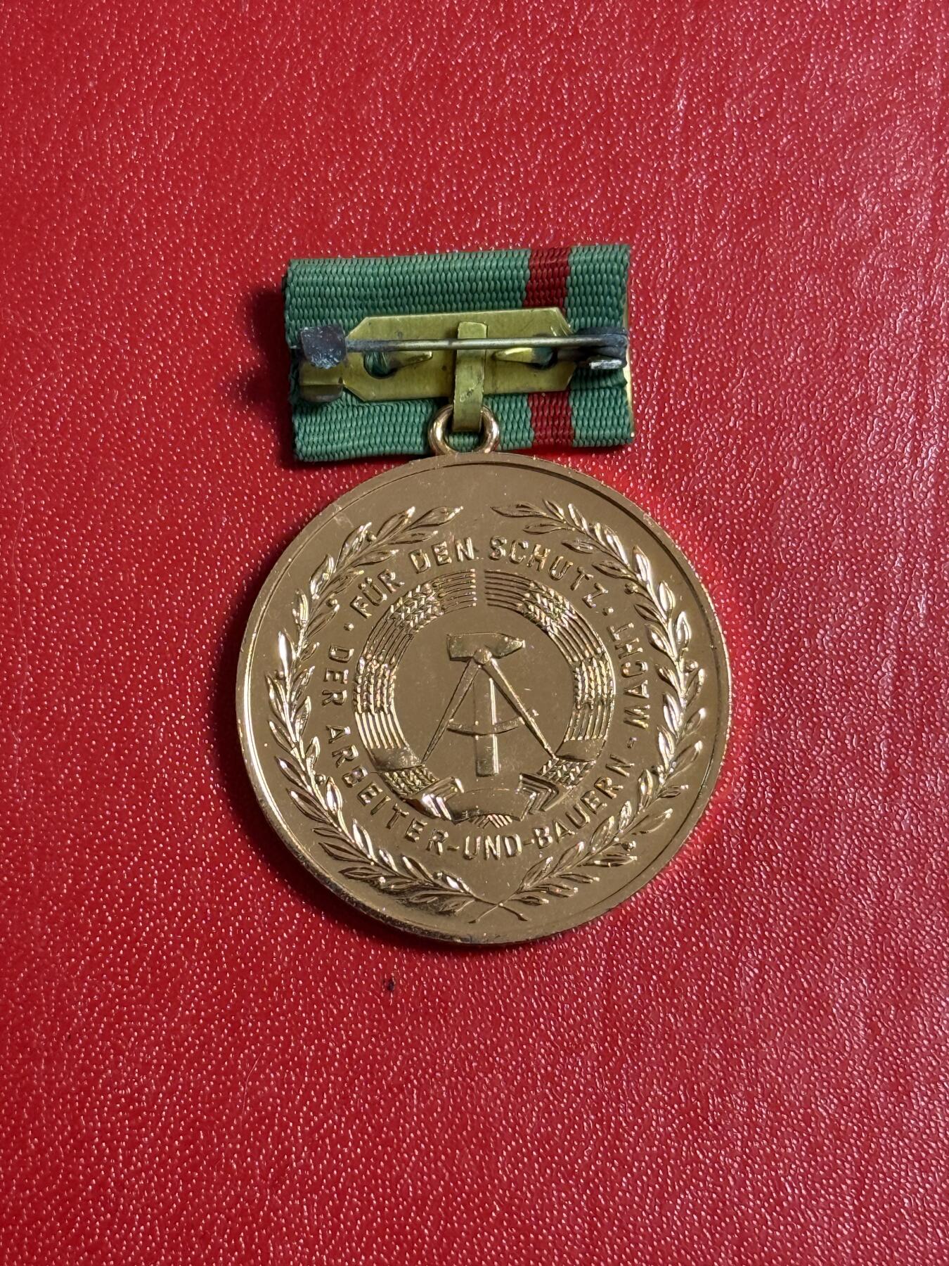 韵星假日军品类拍卖第50期 民主德国铜级保卫国界志愿者忠诚服务奖章