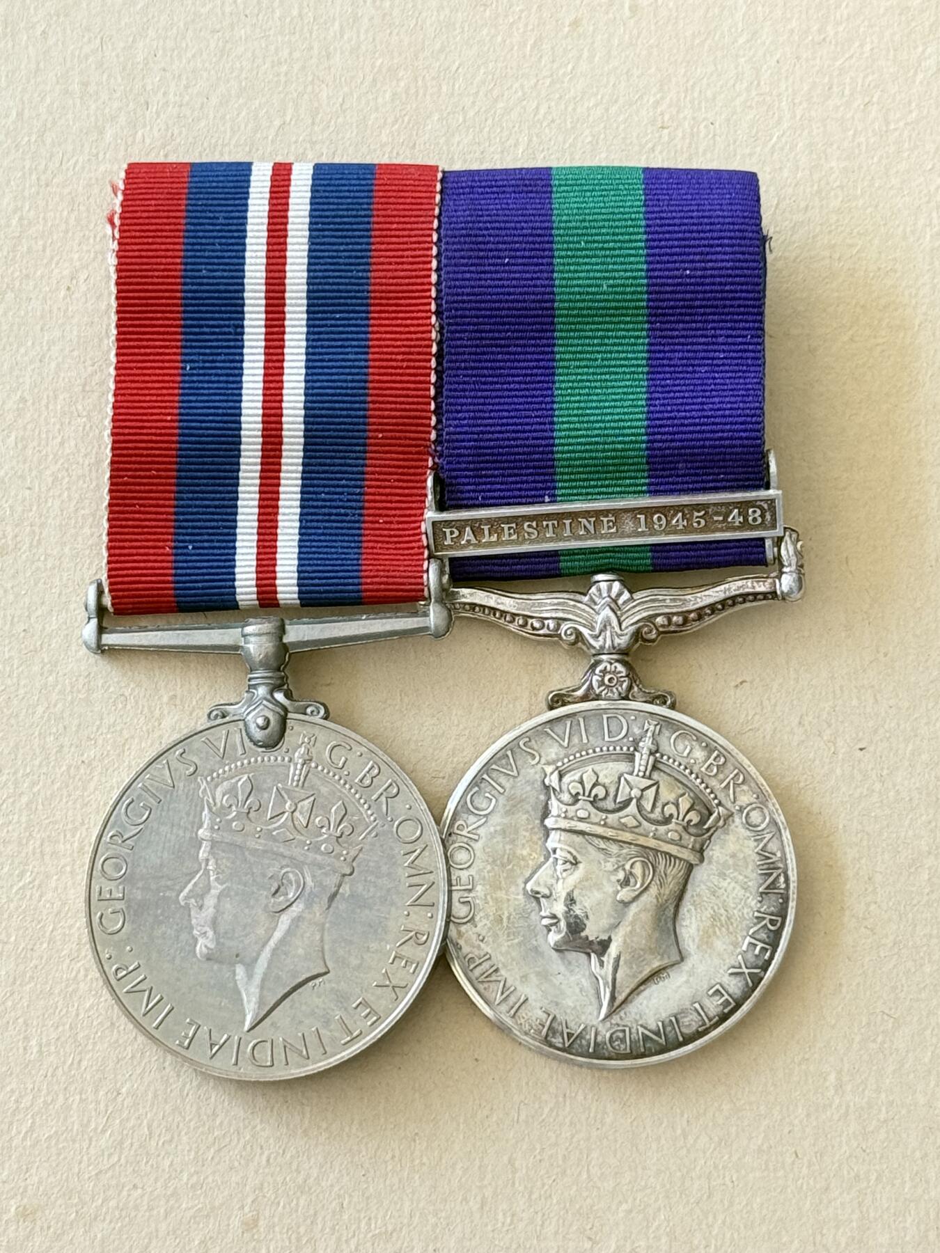 云宸嘉赏-勋臻文献佳藏优品精选场次（低佣 转发佣金红包） 英国乔治六世奖章联排 二战奖章➕陆军常规服役奖章（银质）带巴勒斯坦勋条！品相很好 ，授予皇家炮兵