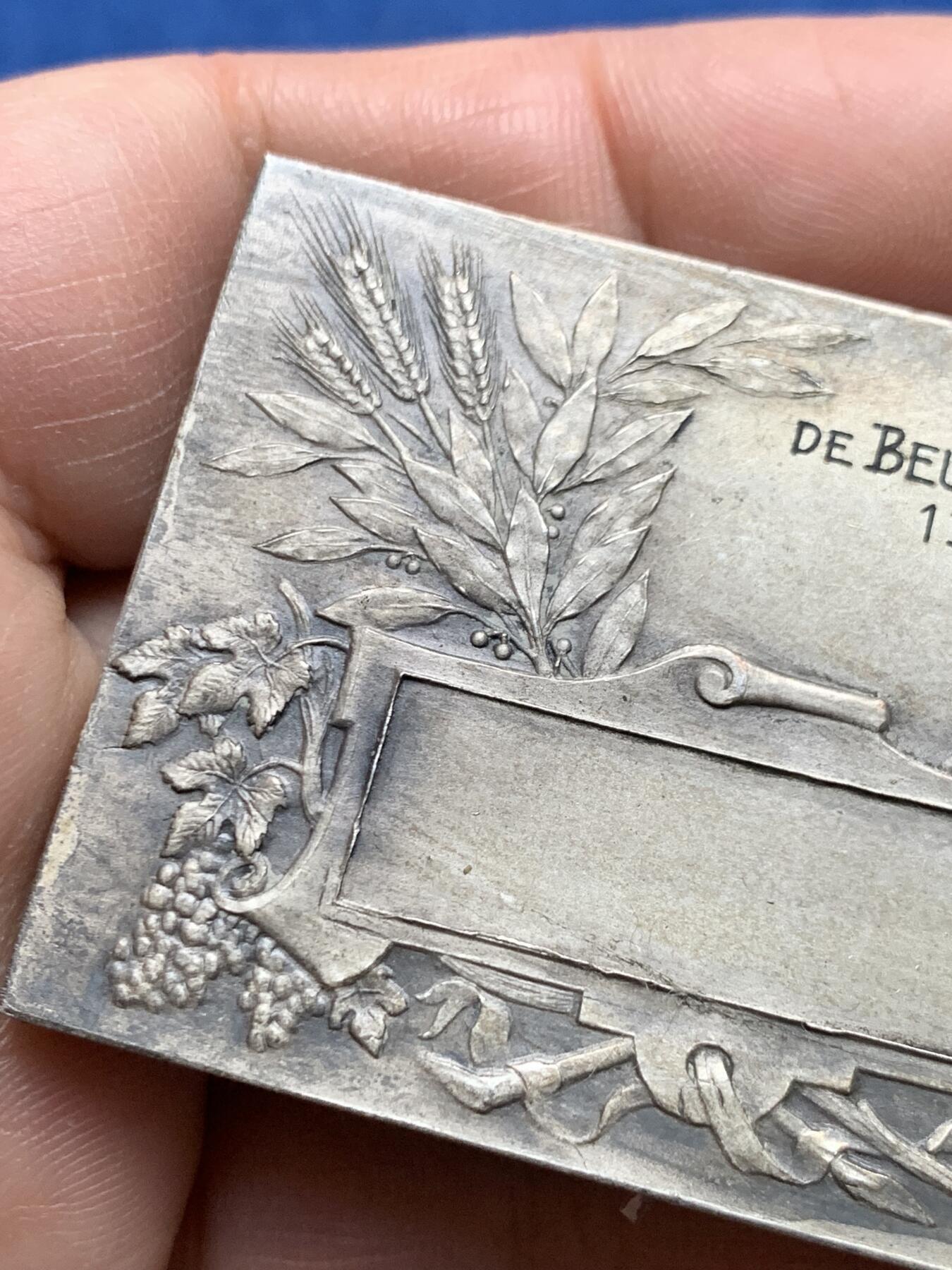 《竞宝斋》第475场 周日，周一 2场连拍 （全场包邮）欢迎送拍 法国农业部颁发方型镀银铜章 71.5克 57*39.5mm 正方形铜标