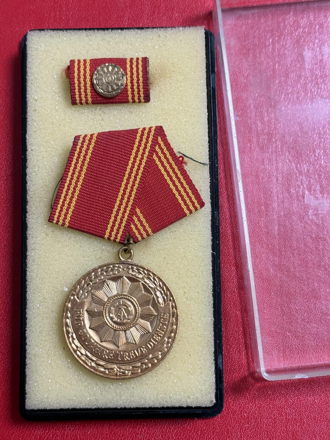 韵星假日军品类拍卖第50期 民主德国内务部特级一等忠诚服务奖章带原盒略