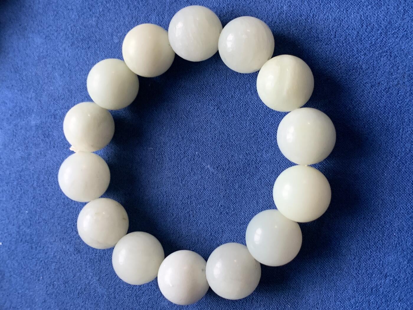 《竞宝斋》第475场 周日，周一 2场连拍 （全场包邮）欢迎送拍 四串一组 各种石材手串 最大手串珠子直径约20mm 白色珠子直径约15mm