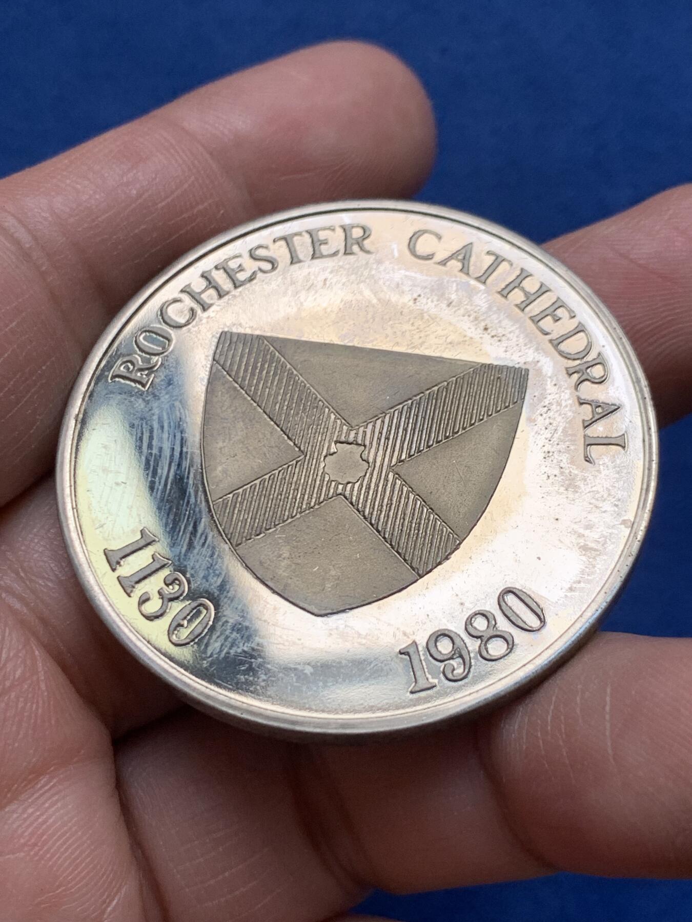 《竞宝斋》第475场 周日，周一 2场连拍 （全场包邮）欢迎送拍 英国罗切斯特大教堂纪念章 33.2克 44mm 带盒