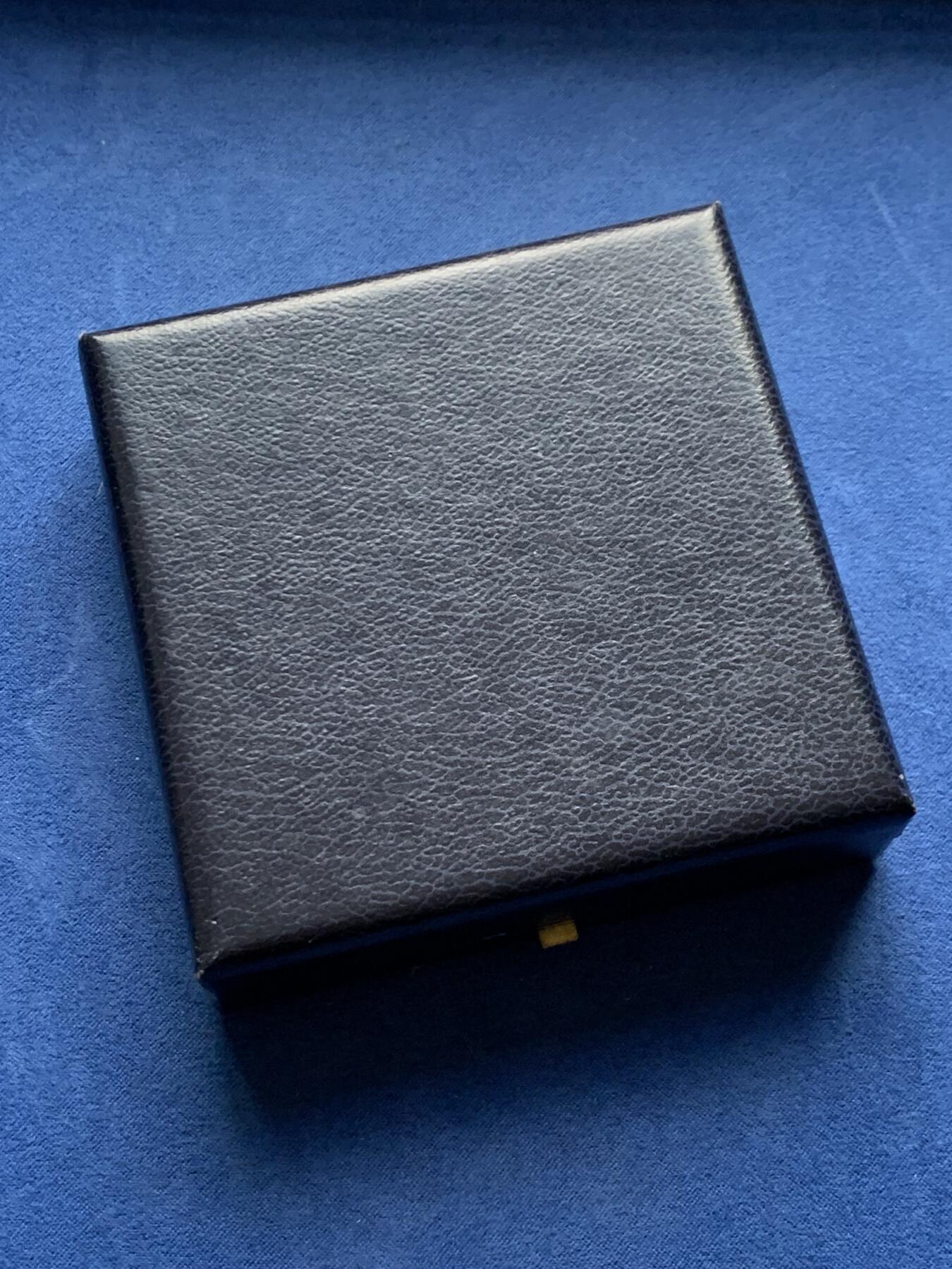 《竞宝斋》第475场 周日，周一 2场连拍 （全场包邮）欢迎送拍 名家名作 法国预防道路安全镀银大铜章 183.1克 71.5mm 丰饶角铜标 带盒