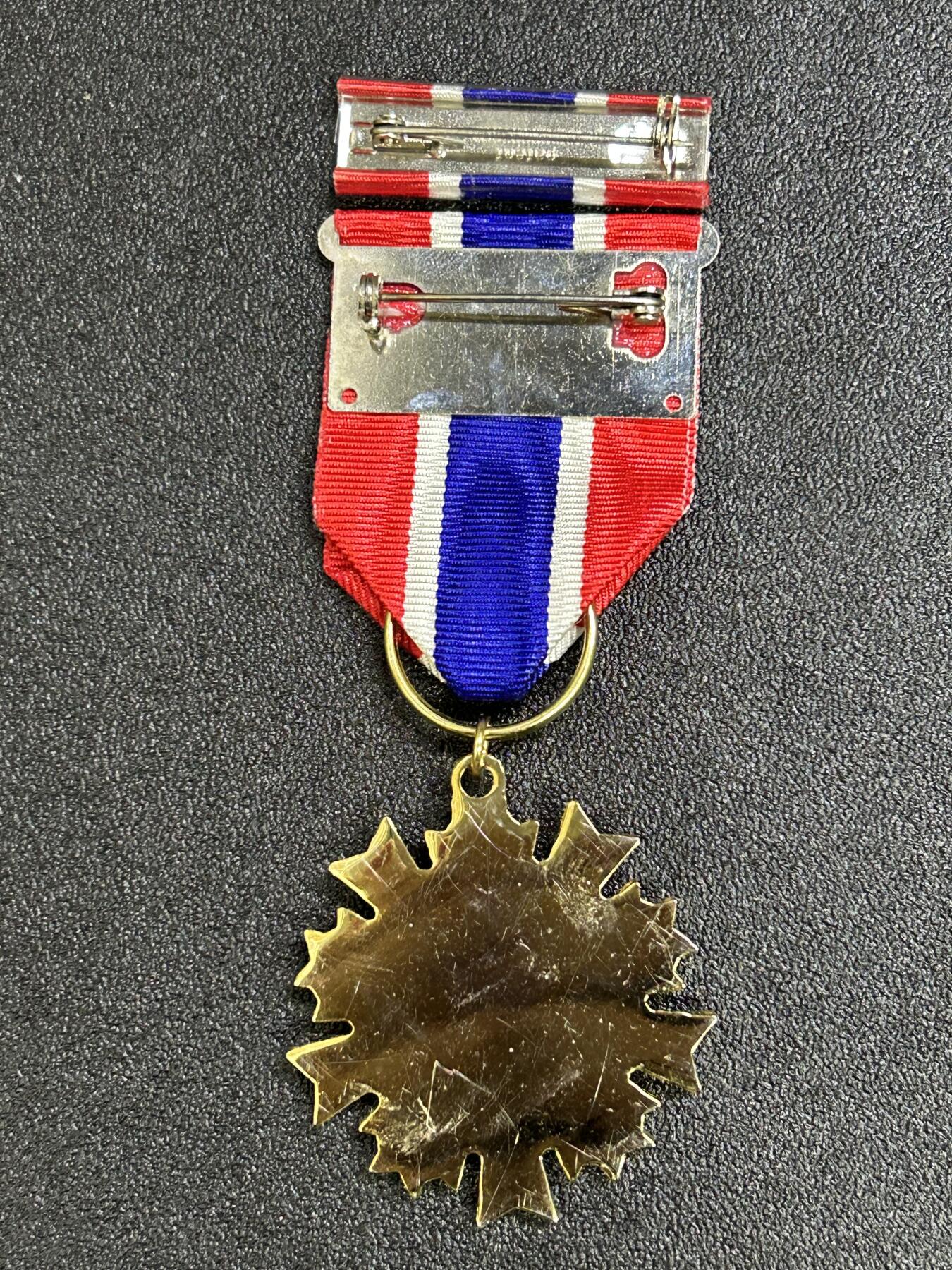 西秦中古拍卖第八十二期  民国甲种一等干城奖章 带勋略 退台后