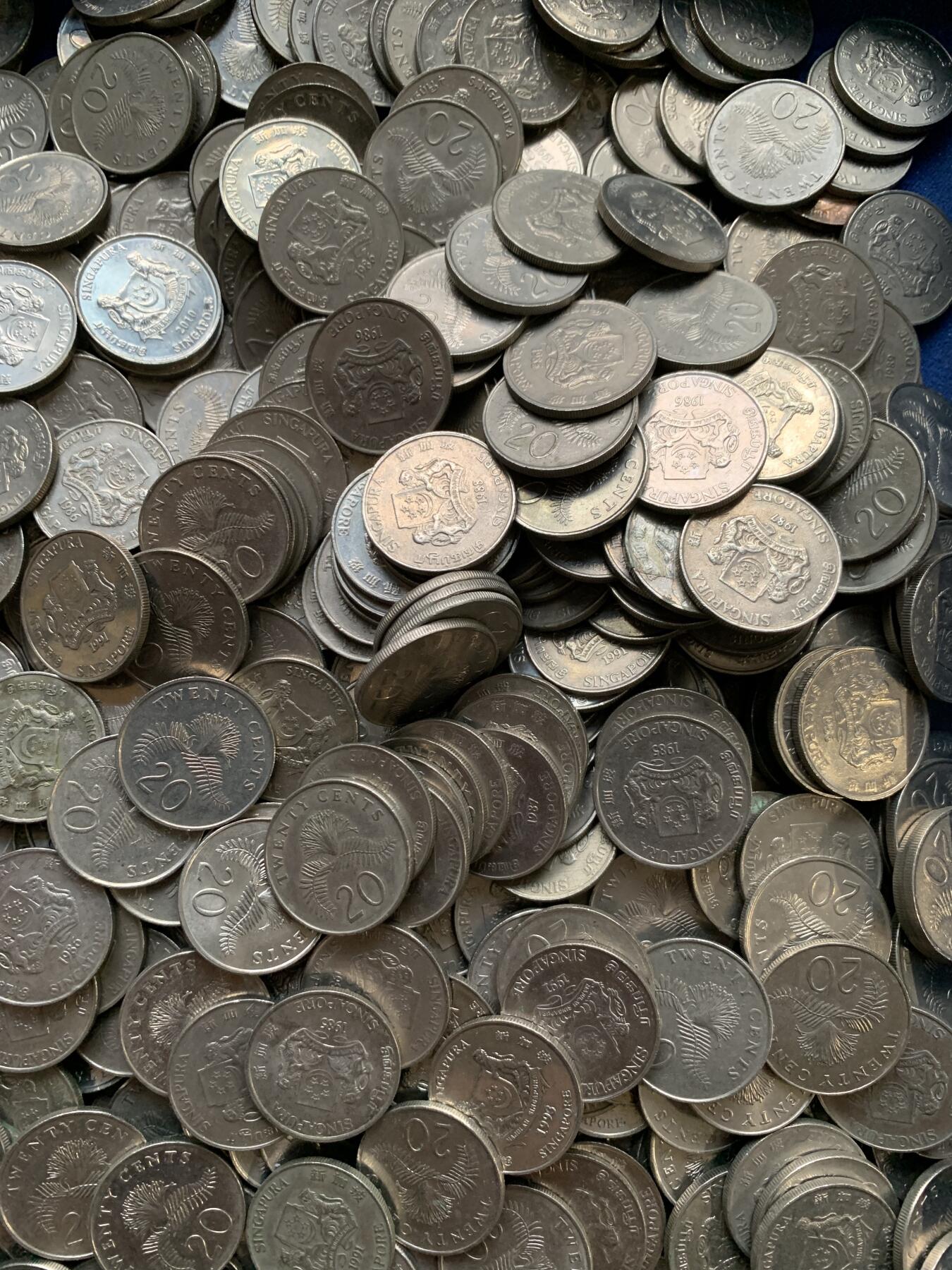 《竞宝斋》第475场 周日，周一 2场连拍 （全场包邮）欢迎送拍 新加坡零钱 20分1000枚硬币，重量4500克，一枚4.5克，面值200新加坡元！汇率值近千元人民币！