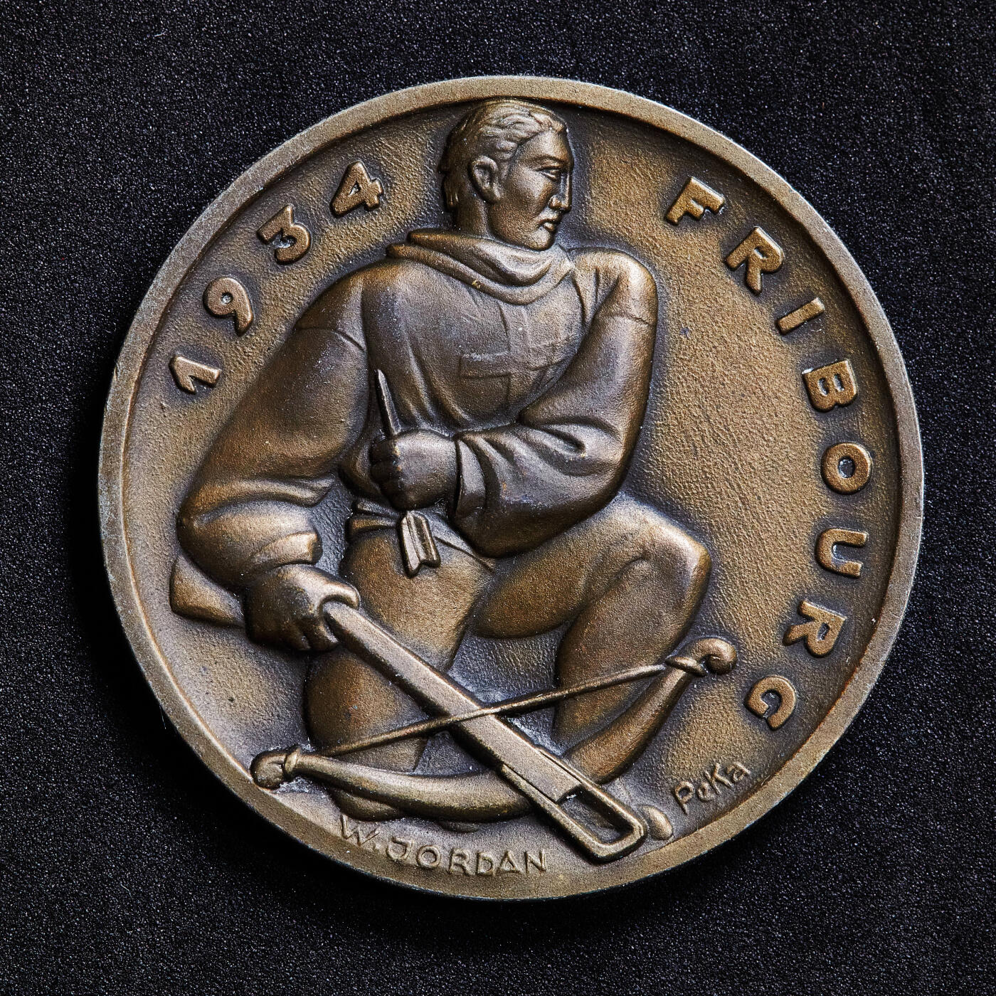 【俄甄集藏】2026年(050)04-01星期三 晚 19:30 全场包邮 瑞士1934年纪念弗里堡联邦射击节弩箭比赛大铜章，设计师威利·乔丹，高浮雕，直径：50mm，重量：54.7克