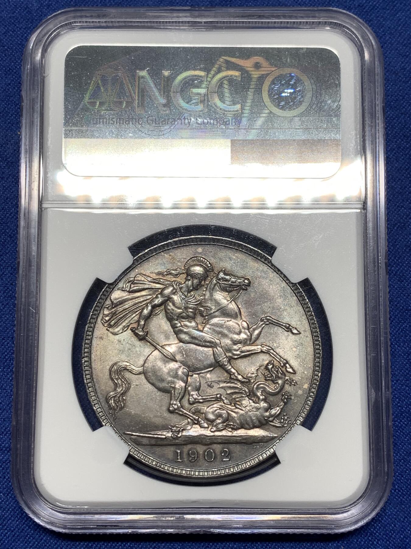 《竞宝斋》第475场 周日，周一 2场连拍 （全场包邮）欢迎送拍 NGC MS63 英国1902年爱德华七世马剑一克朗 双面深彩包浆