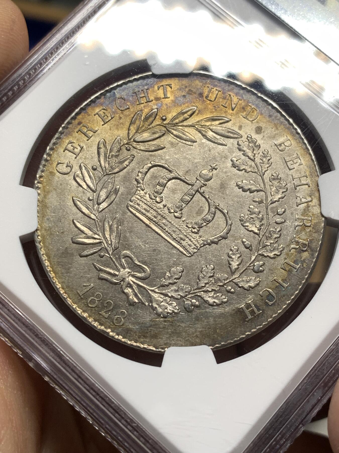 《竞宝斋》第475场 周日，周一 2场连拍 （全场包邮）欢迎送拍 NGC AU58 季军分 德国巴伐利亚王国 1828 流通型王冠泰勒 29.5g 香槟彩包浆 流通充分品种