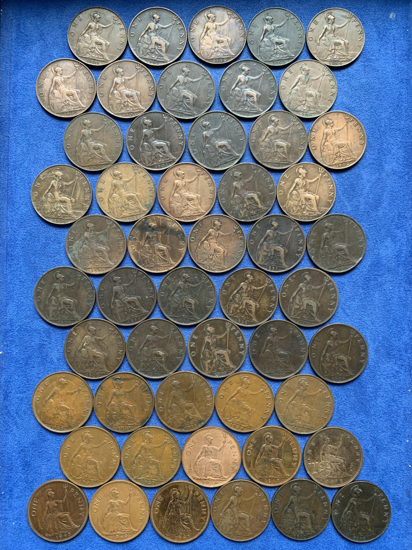 《竞宝斋》第475场 周日，周一 2场连拍 （全场包邮）欢迎送拍 51枚一组 英国1便士铜币 各个年份 品种丰富 总重479.4克