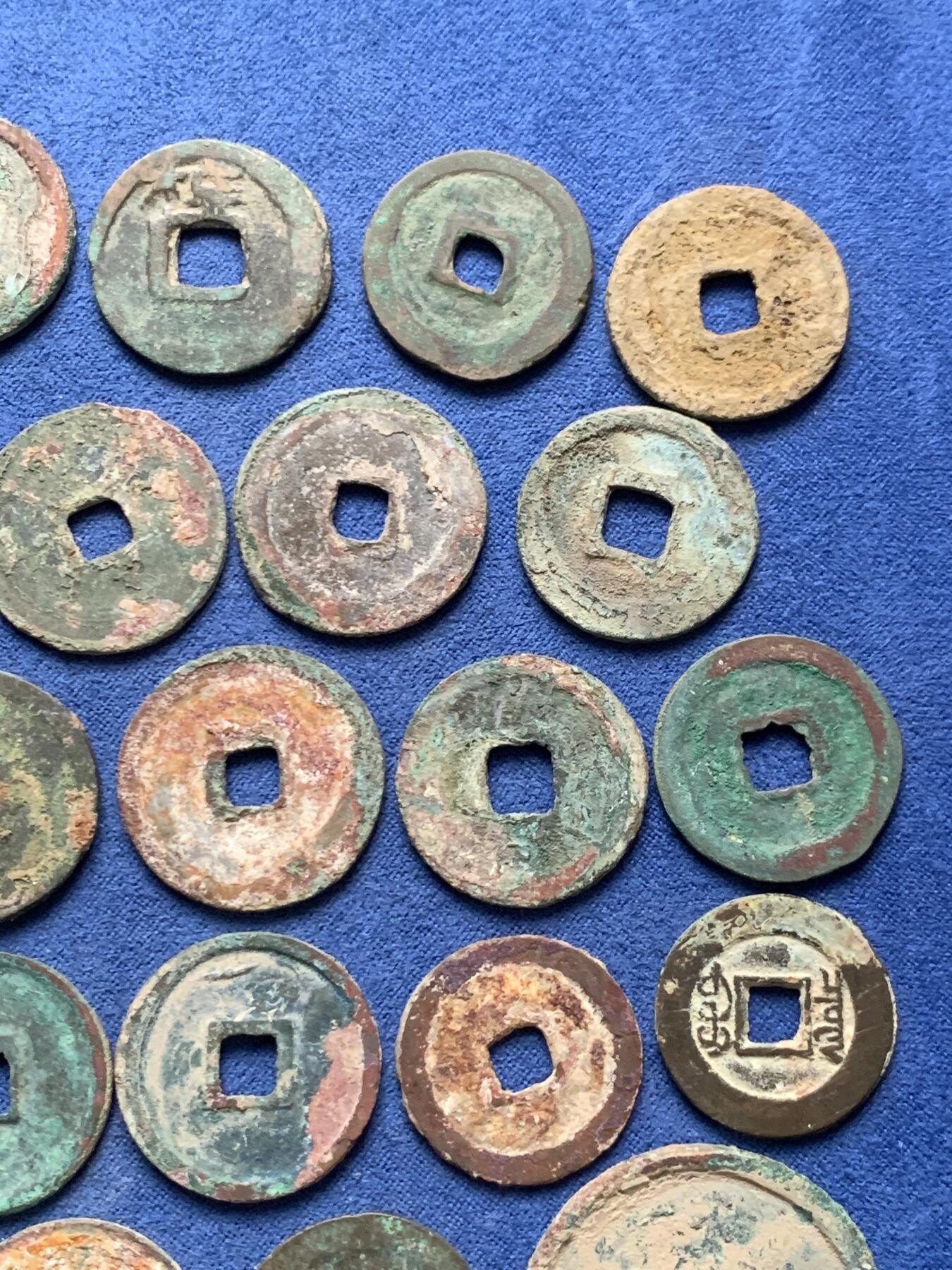 《竞宝斋》第475场 周日，周一 2场连拍 （全场包邮）欢迎送拍 32枚一组 古钱币 唐宋清等 细节见图