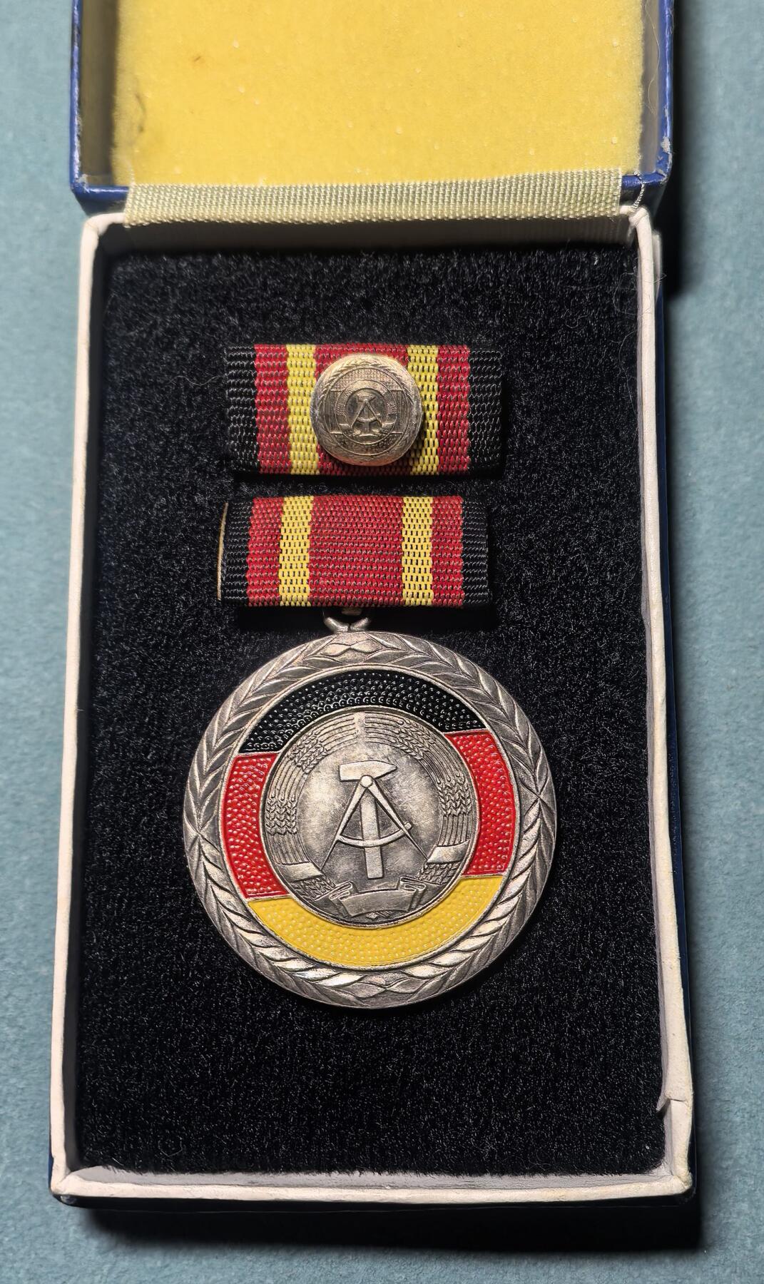 盛世勋华——号角文化勋章邮票专场拍卖第311期 东德国家功勋奖章 原盒带略