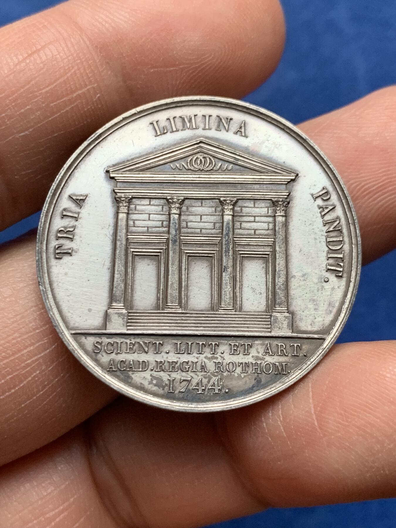 《竞宝斋》第475场 周日，周一 2场连拍 （全场包邮）欢迎送拍 法国鲁昂皇家科学院成立纪念银章 重19.35克 32.8mm 丰饶角1银标