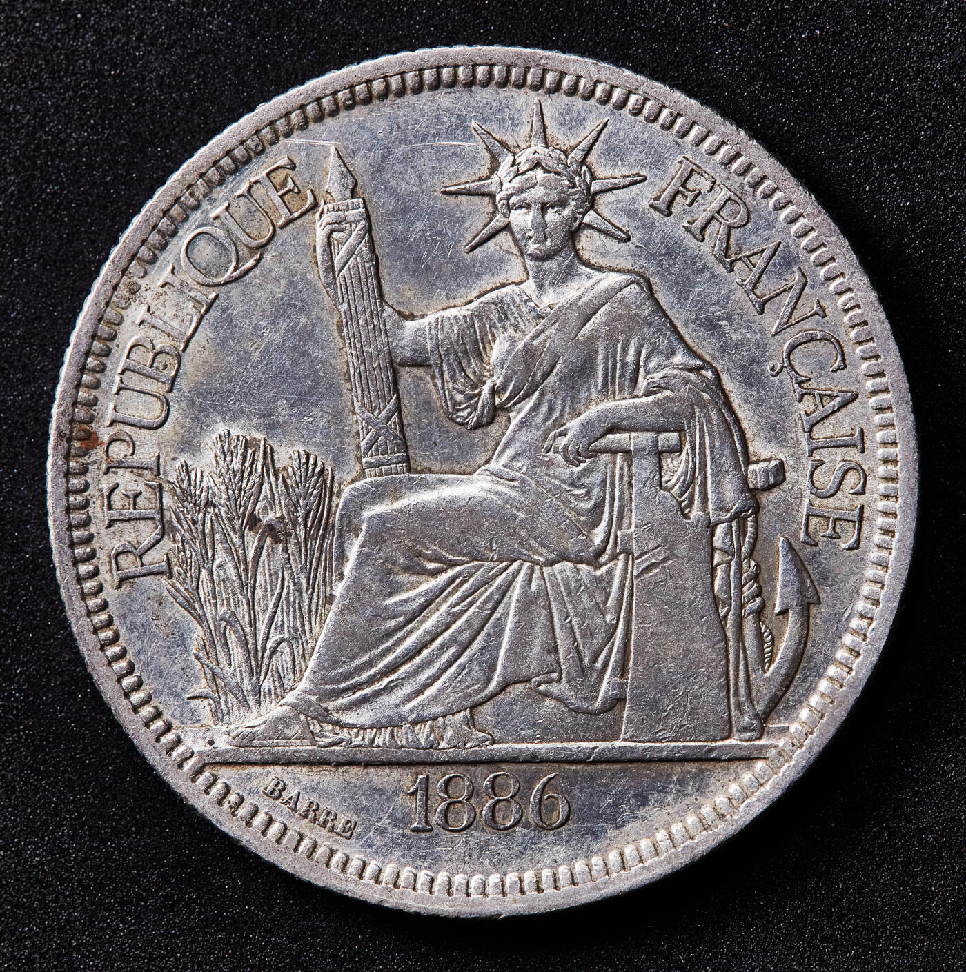 【俄甄集藏】2026年(050)04-01星期三 晚 19:30 全场包邮 法属印度支那1886年1皮阿斯特加重坐洋大银币，黄油彩包浆，底光犹存