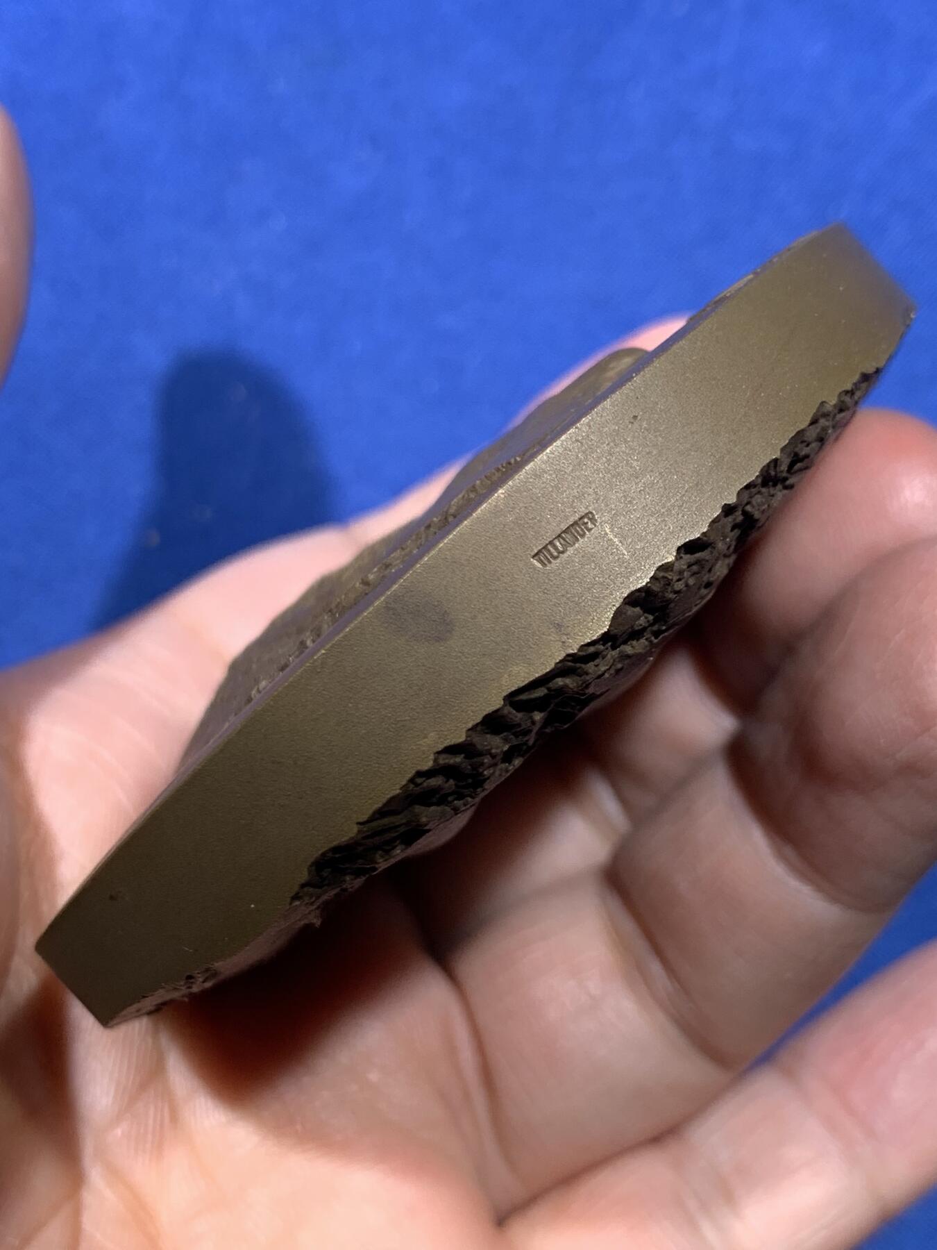 《竞宝斋》第475场 周日，周一 2场连拍 （全场包邮）欢迎送拍 芬兰大铜章 1984年 芬兰政治家恩斯特·帕尔梅 曾任芬兰农业部长 直径73.5mm 重量494.5g 附带竹制收纳盒 细节见图