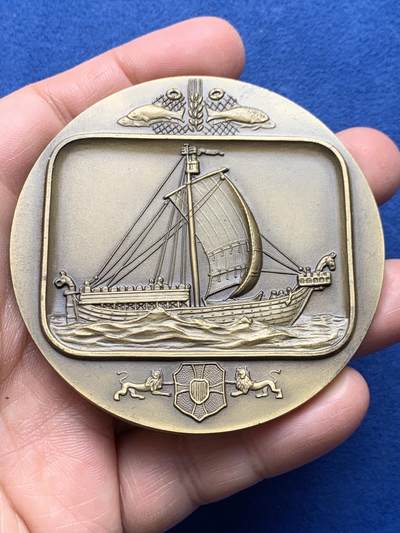 《竞宝斋》第475场 周日，周一 2场连拍 （全场包邮）欢迎送拍 - 葡萄牙铜章 未知年份 航海主题船的历史第13枚 丹麦古代帆船 背面底边有磨损痕迹 直径69.7mm 重量149g