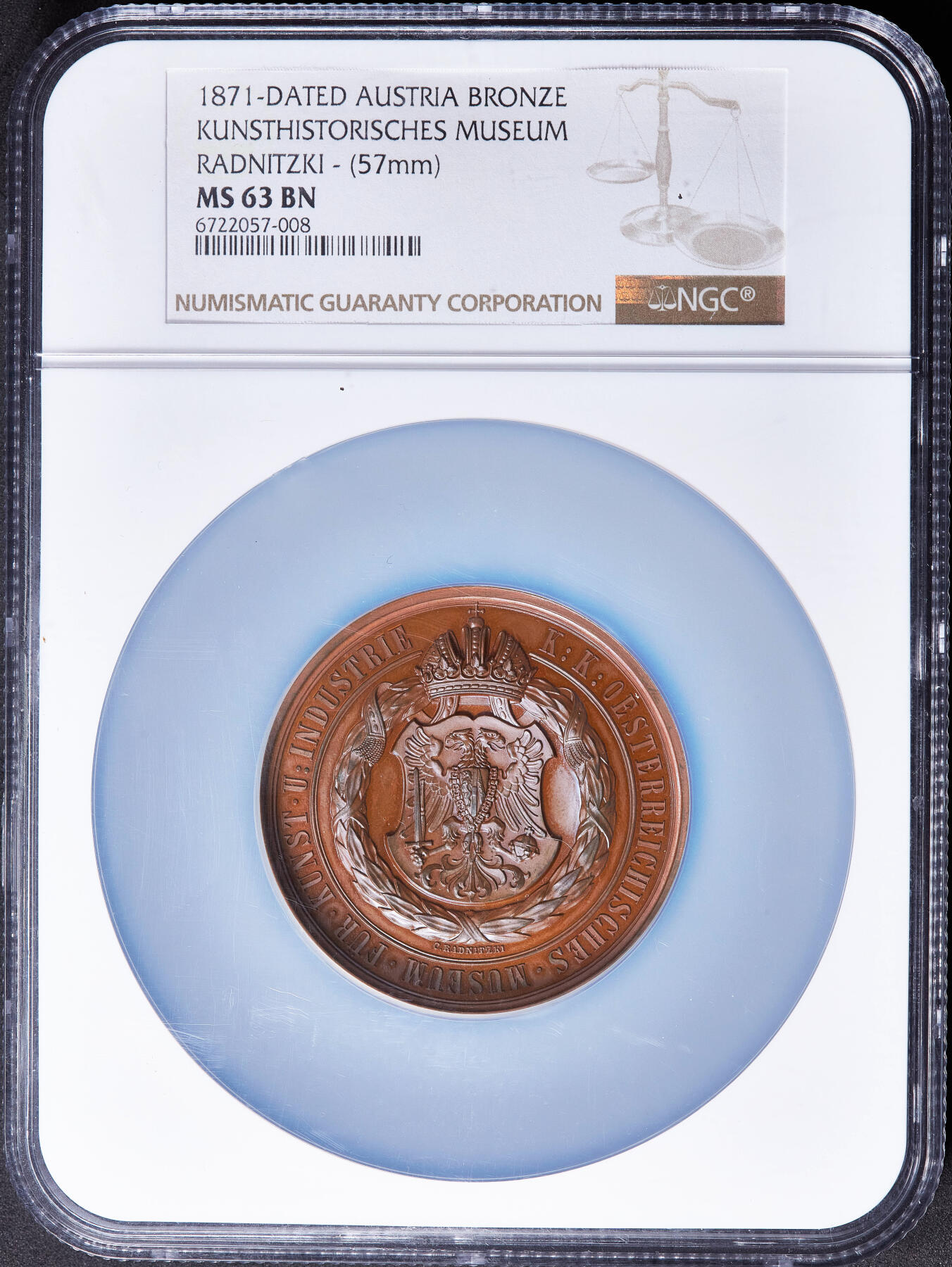 【俄甄集藏】2026年(050)04-01星期三 晚 19:30 全场包邮 奥匈帝国1871年纪念维也纳艺术与工业应用博物馆开放大铜章，NGC MS63，巧克力包浆，高浮雕，设计精美，雕刻家古斯塔夫·拉德尼茨基名誉作品，直径：57mm，标签错误