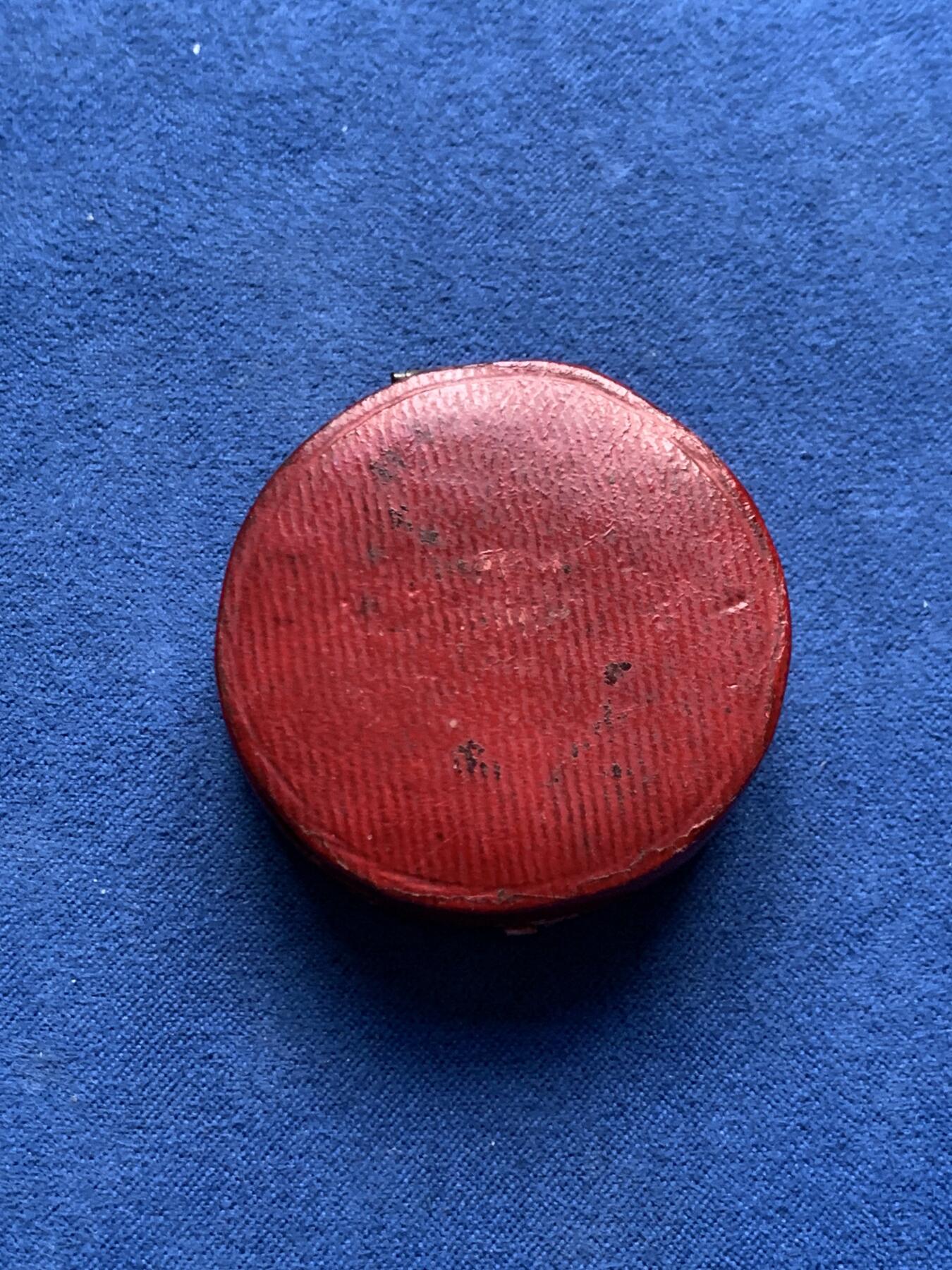 《竞宝斋》第475场 周日，周一 2场连拍 （全场包邮）欢迎送拍 法国婚礼镀金银章 15.6克 32.7mm 神灯边铭 带盒