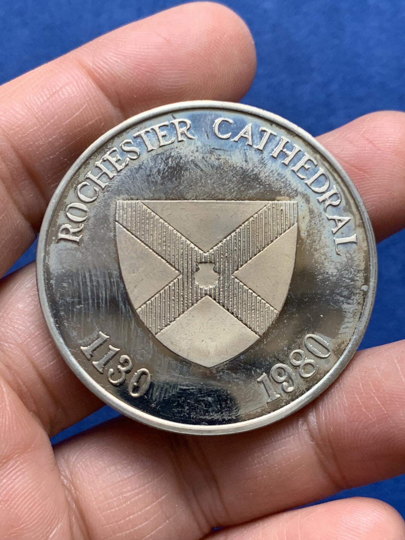 《竞宝斋》第475场 周日，周一 2场连拍 （全场包邮）欢迎送拍 英国罗切斯特大教堂纪念章 33.2克 44mm 带盒