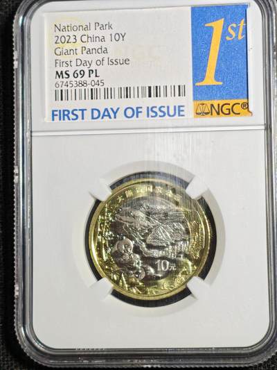 刘世昌艺术品销售中心～虎踞龙蟠*金杨在线联拍群第520期 - 2023年流通纪念币“国家公园-大熊猫”【首日标】（NGC   MS69PL   串号：6745388-045）1枚。
