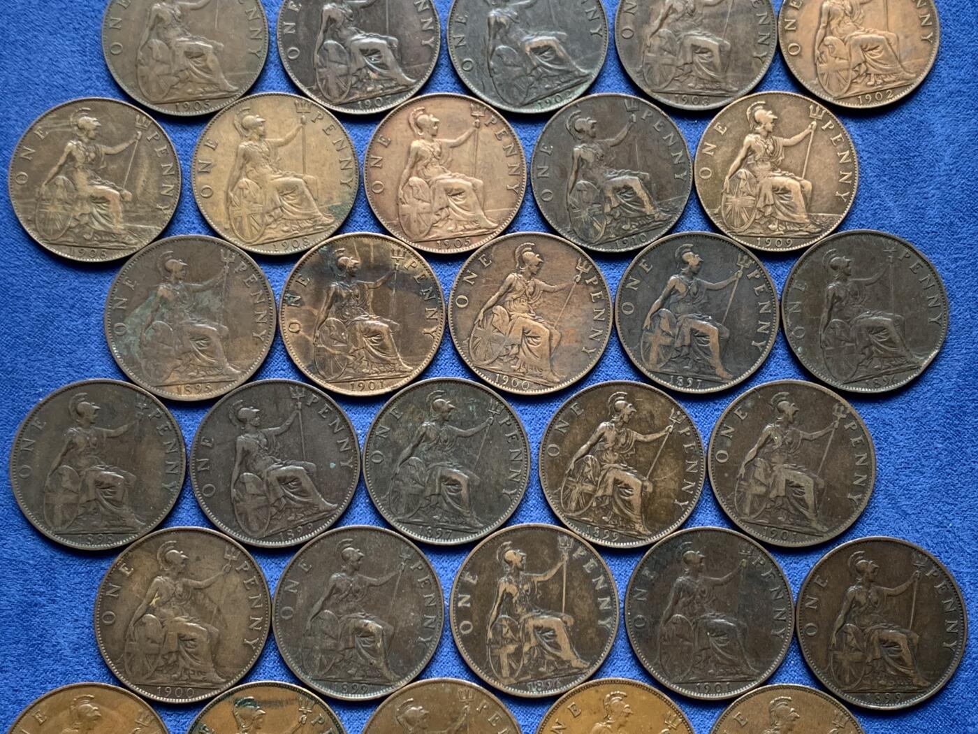 《竞宝斋》第475场 周日，周一 2场连拍 （全场包邮）欢迎送拍 51枚一组 英国1便士铜币 各个年份 品种丰富 总重479.4克