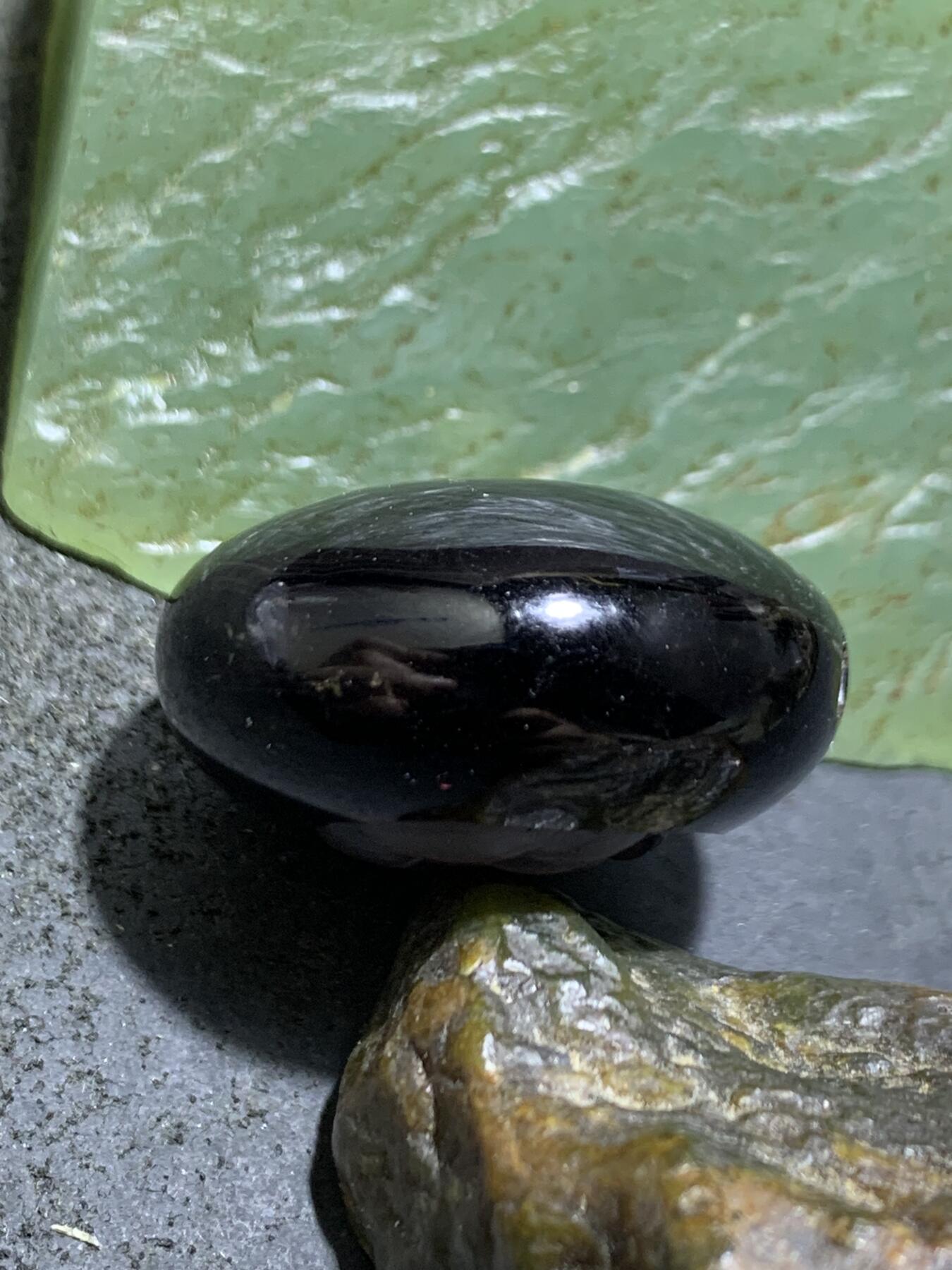 精品药师玛瑙手工雕刻荷花板珠（背云）一颗