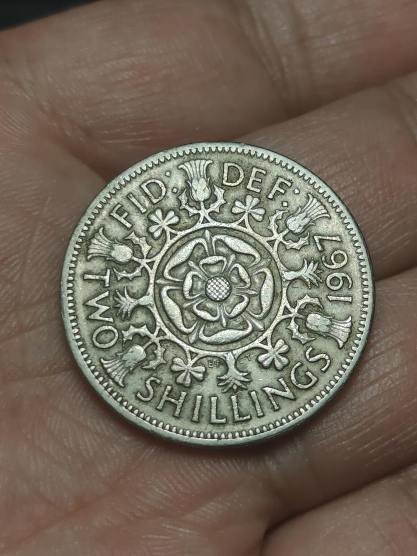 2026年第三十八场(总第二百零七场）外国好品散币场(免佣金) 英国🇬🇧1967年2先令(伊丽莎白二世青年桂冠第二版，普制币关门年)