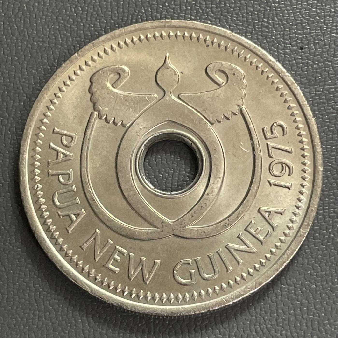 回流0406 巴布亚新几内亚1975年1基纳 鳄鱼 中孔镍币