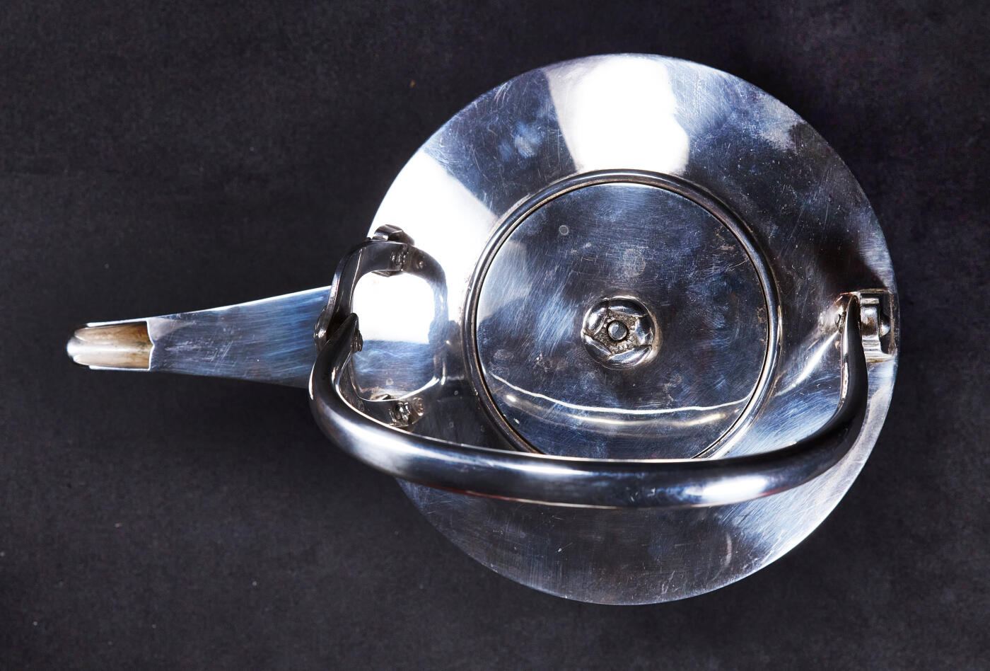 【俄甄集藏】2026年(050)04-01星期三 晚 19:30 全场包邮 日本大正时期古董纯银茶壶，长：190mm，宽：2120mm，重量：378.3克，999银