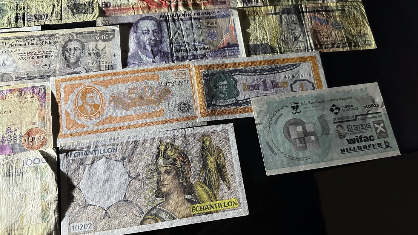 《外钞收藏家》第六百二十二期（精品场）（长期征集拍品、欢迎藏友们联系合作） 亚美尼亚、菲律宾、法国等20张一起 非全新 品相如图