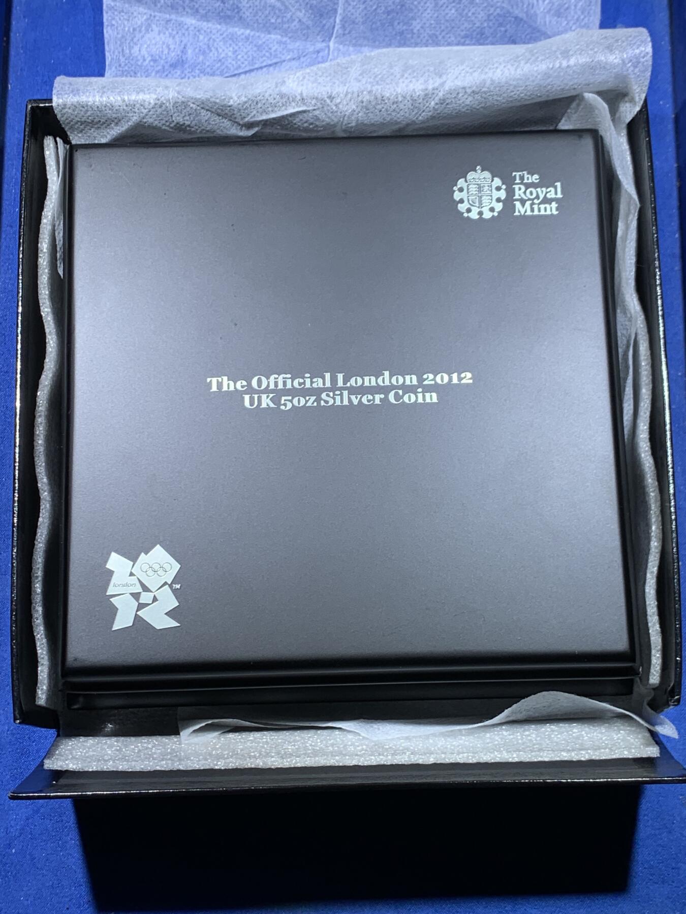 《竞宝斋》第475场 周日，周一 2场连拍 （全场包邮）欢迎送拍 英国2012年伦敦奥运会10英镑5盎司大银币 156.295克 999银