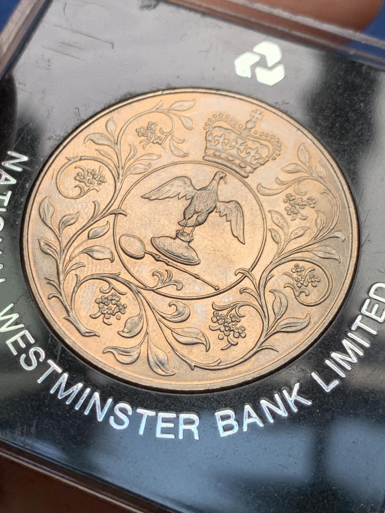 《竞宝斋》第475场 周日，周一 2场连拍 （全场包邮）欢迎送拍 盒装 英国1977年伊丽莎白二世登基25周年（银禧）25便士纪念币（克朗型）