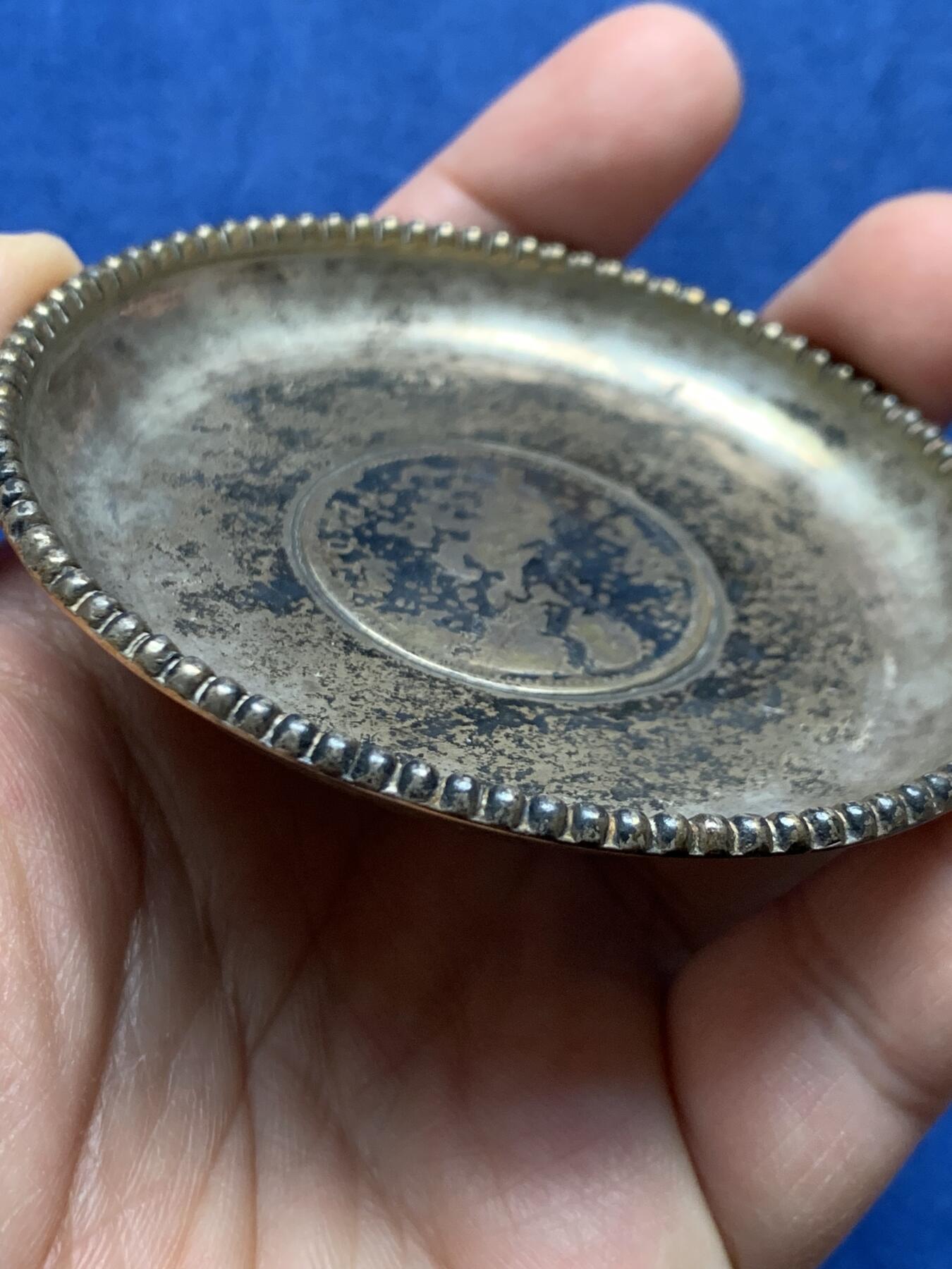 《竞宝斋》第475场 周日，周一 2场连拍 （全场包邮）欢迎送拍 印度1877年1卢比银盘 重43.9克 81.3mm