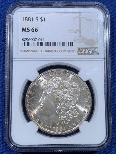 《竞宝斋》第475场 周日，周一 2场连拍 （全场包邮）欢迎送拍 - NGC MS66 美国1881年S版摩根银币 银霜出厂状态 带有淡彩 观感极佳