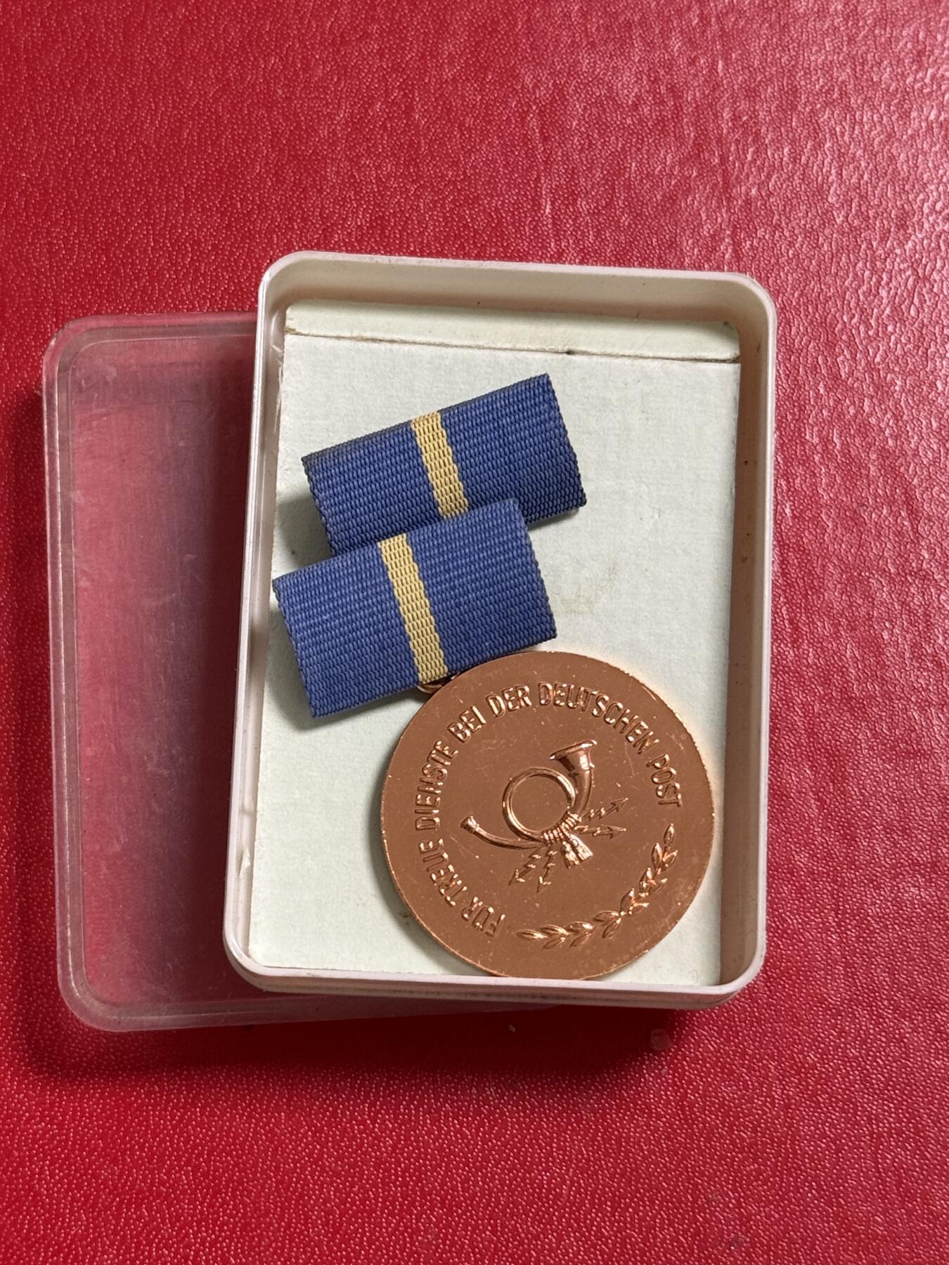 韵星假日军品类拍卖第50期 民主德国铜级邮政部忠诚服务奖章带原盒略